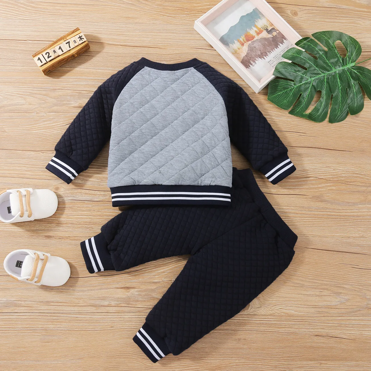 2pcs Baby Letter Patch Raglan Sleeve Cotton Jacket and Trousers Set Grey big image 1