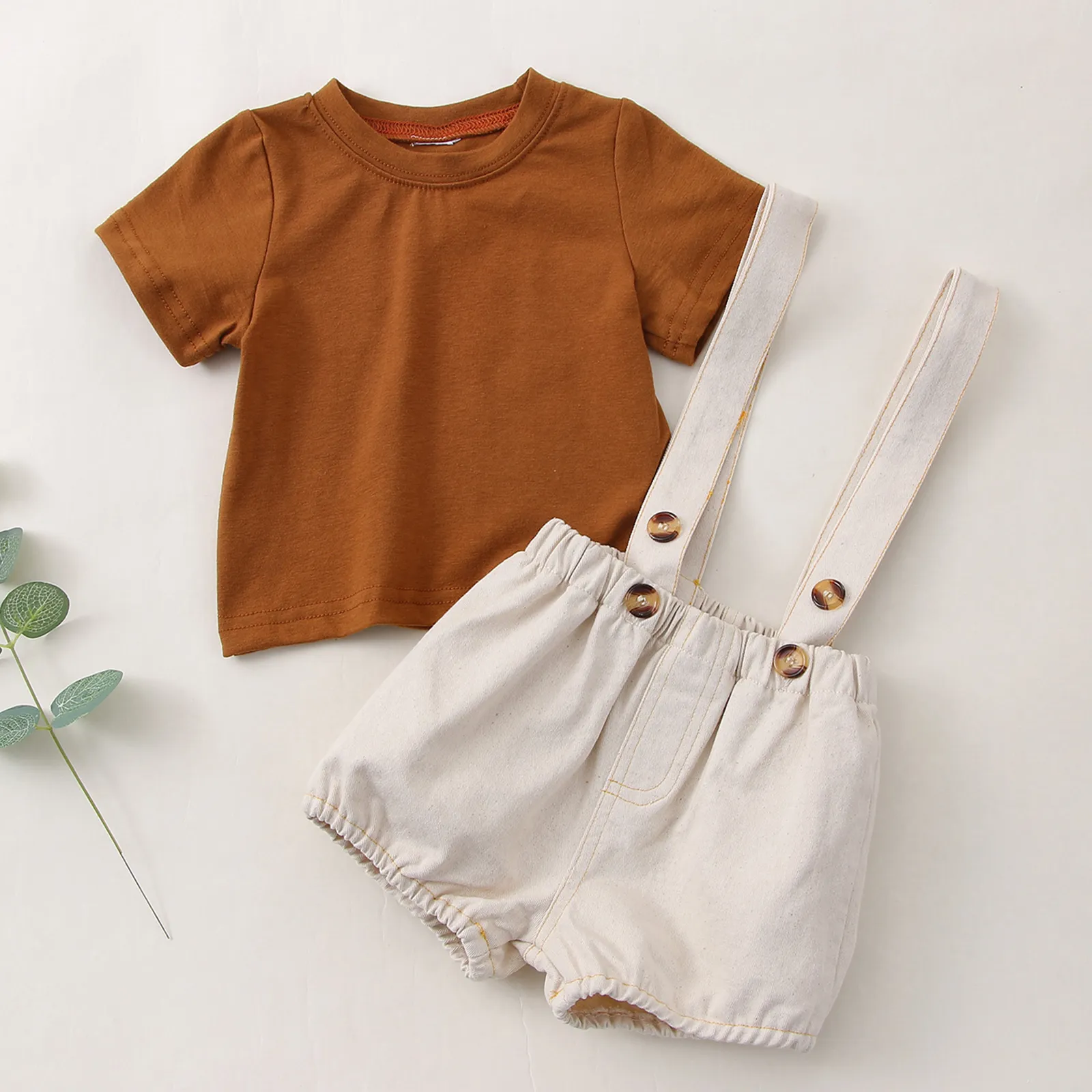 

2pcs Baby Girl Solid Short-sleeve T-shirt and Denim Overalls Shorts Set