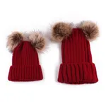 Chapeau tricoté avec deux boule de poils pour mère et enfant Rouge