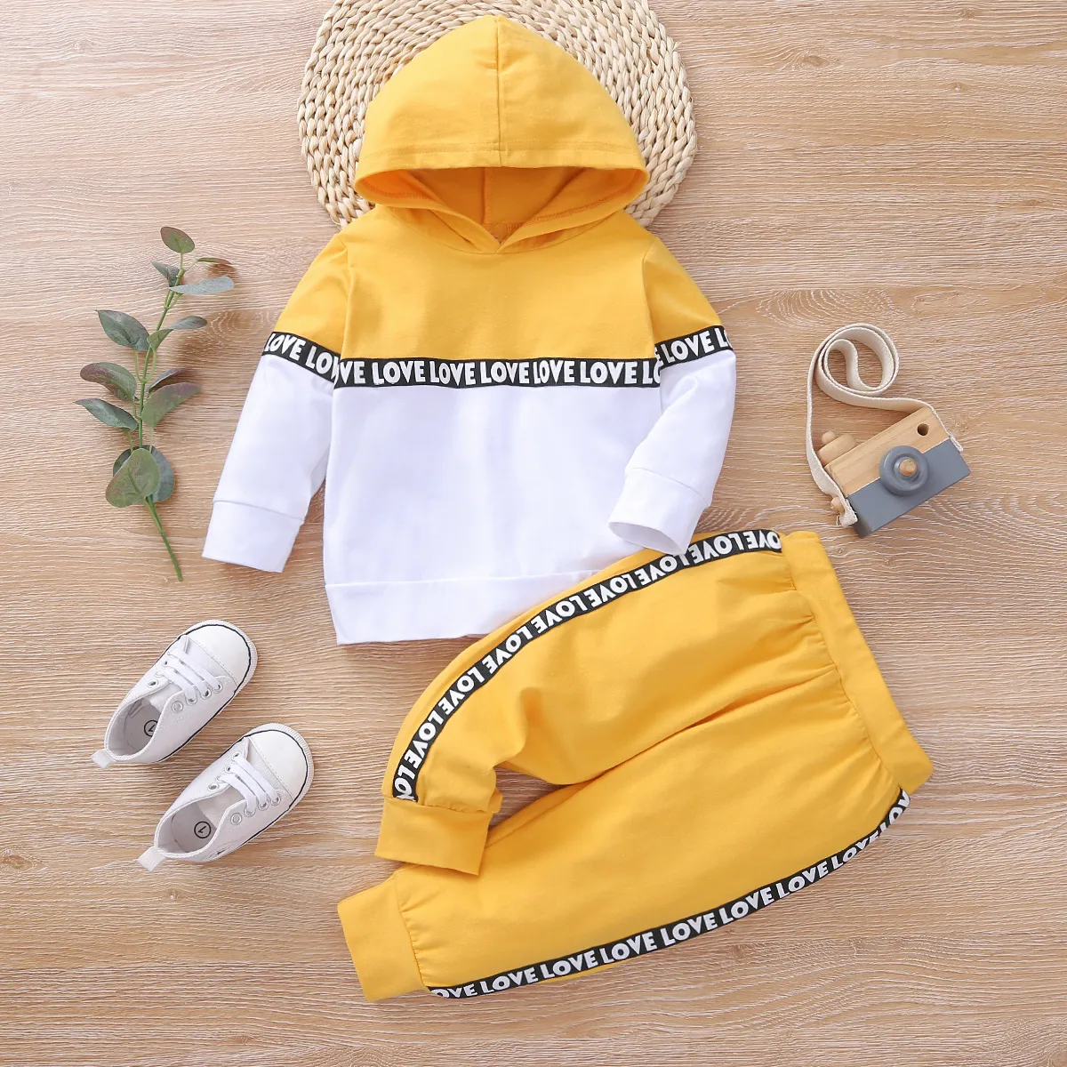 2pcs Letter Print Splice Color Block Hooded Long-sleeve Baby Set Yellow
