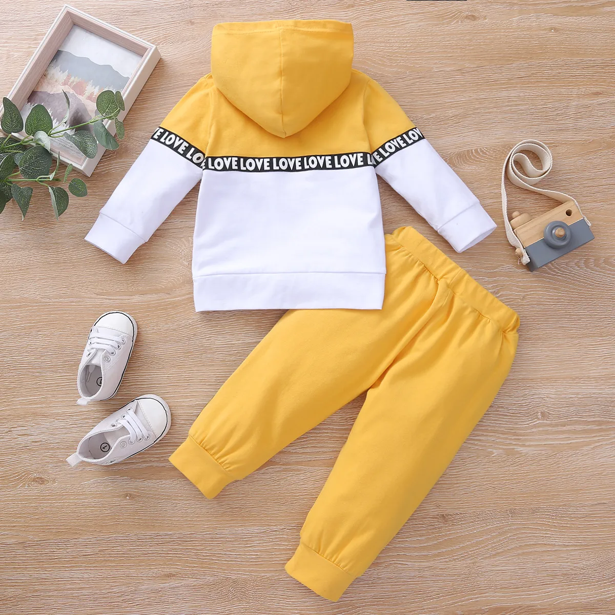 2pcs Letter Print Splice Color Block Hooded Long-sleeve Baby Set Yellow big image 1