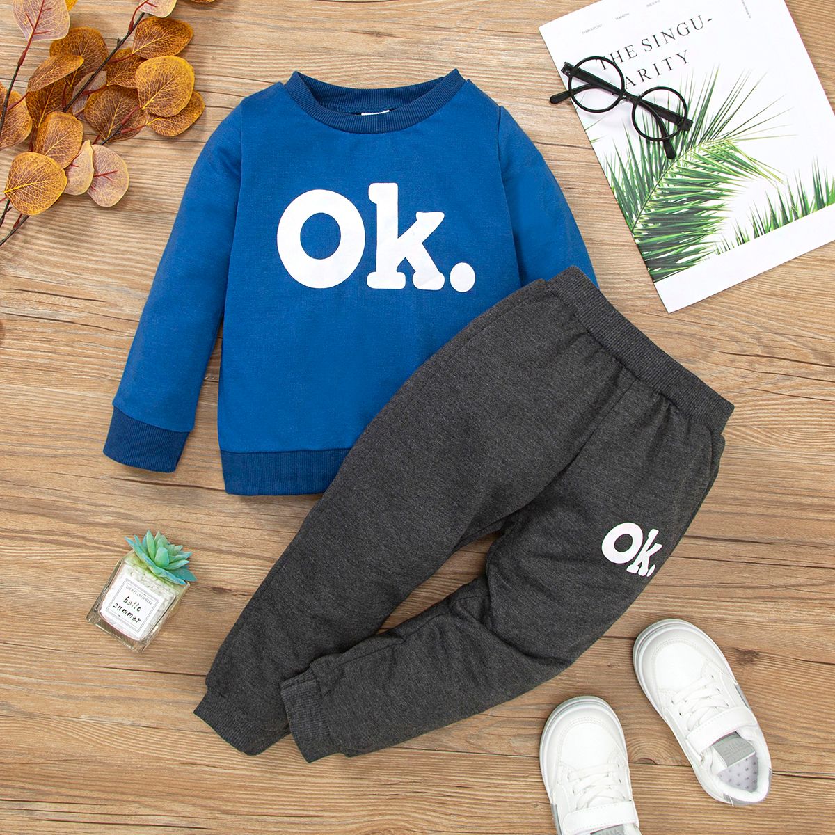 

2pcs Toddler Boy Letter Print Pullover Sweatshirt and Elasticized Pants Set