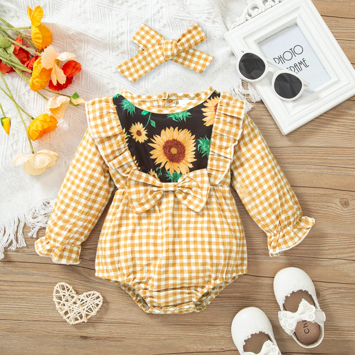 

2pcs Baby Girl Sunflower Print Spliced Yellow Gingham Ruffle Trim Bow Front Long-sleeve Romper with Headband Set