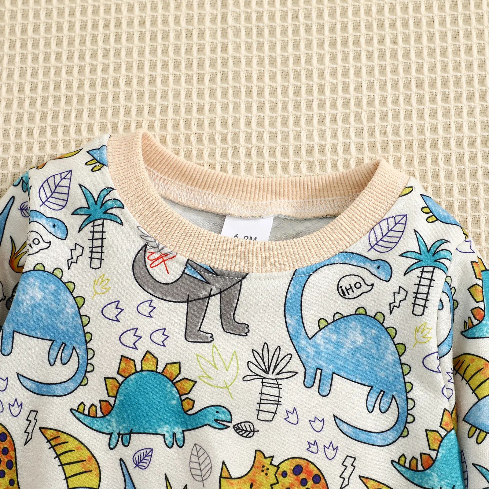 2pcs Baby All Over Dinosaur Print Long-sleeve Pullover and Ripped Jeans Set  image 2