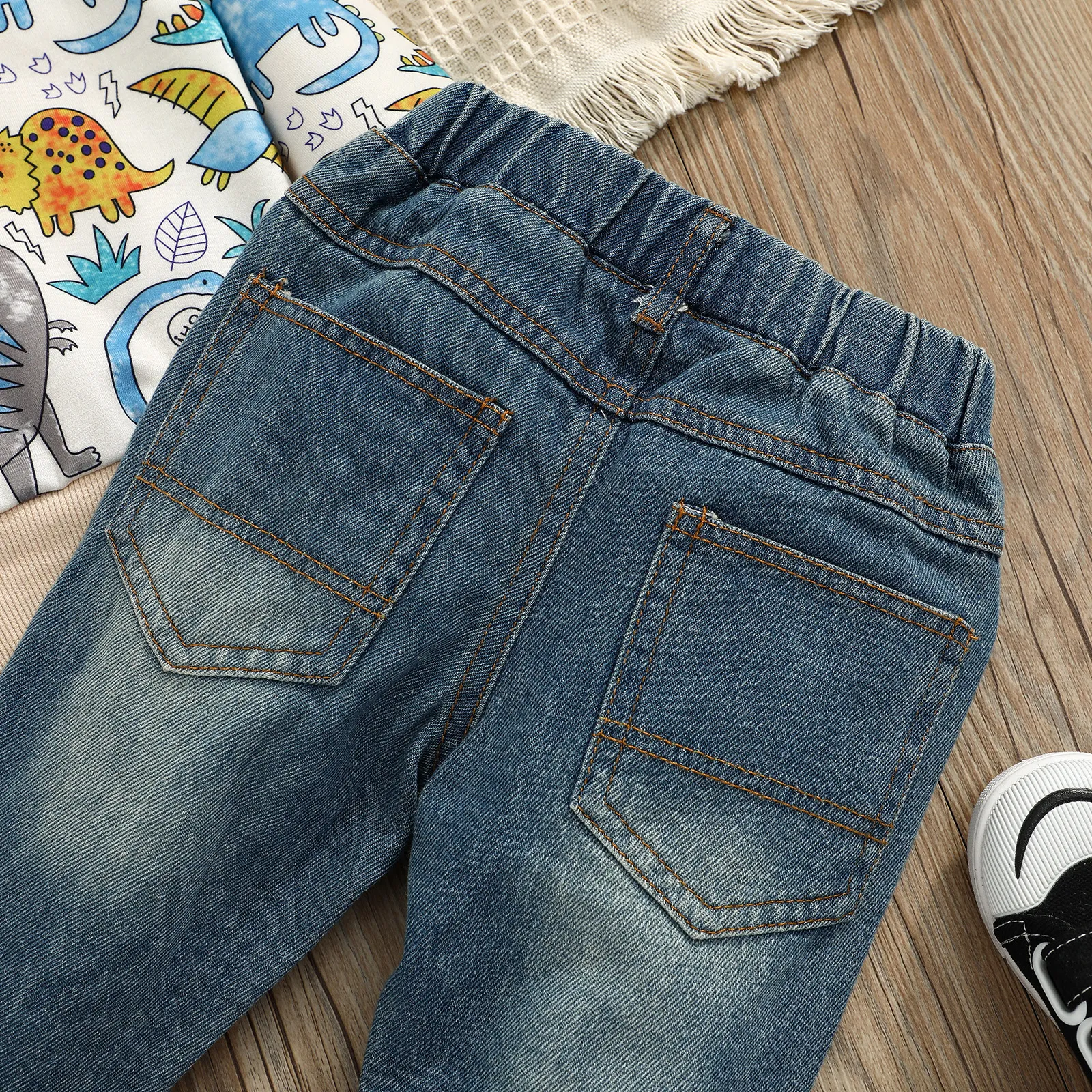 2pcs Baby All Over Dinosaur Print Long-sleeve Pullover and Ripped Jeans Set  image 6