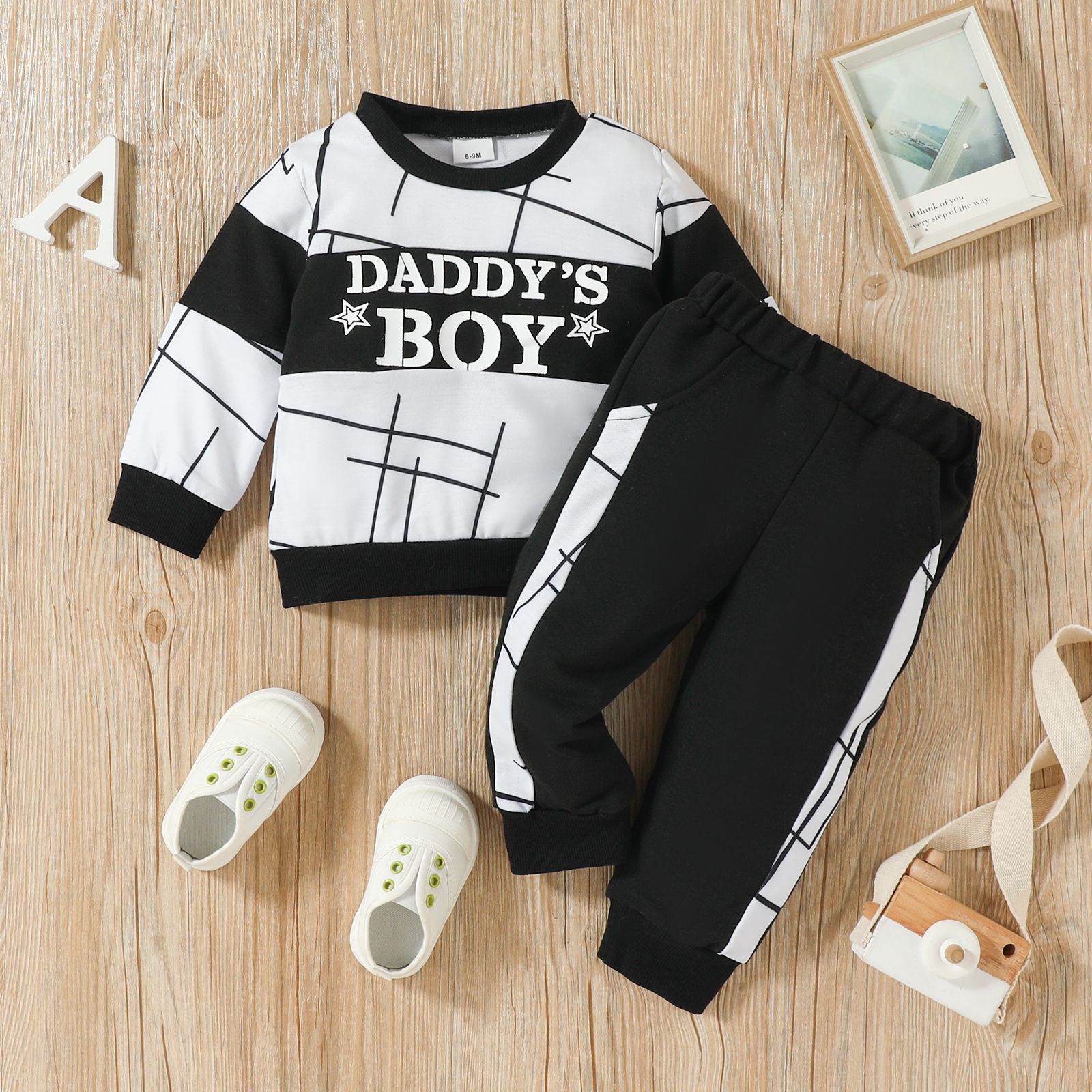 

2pcs Baby Boy Letter Print Long-sleeve Colorblock Sweatshirt and Sweatpants Set