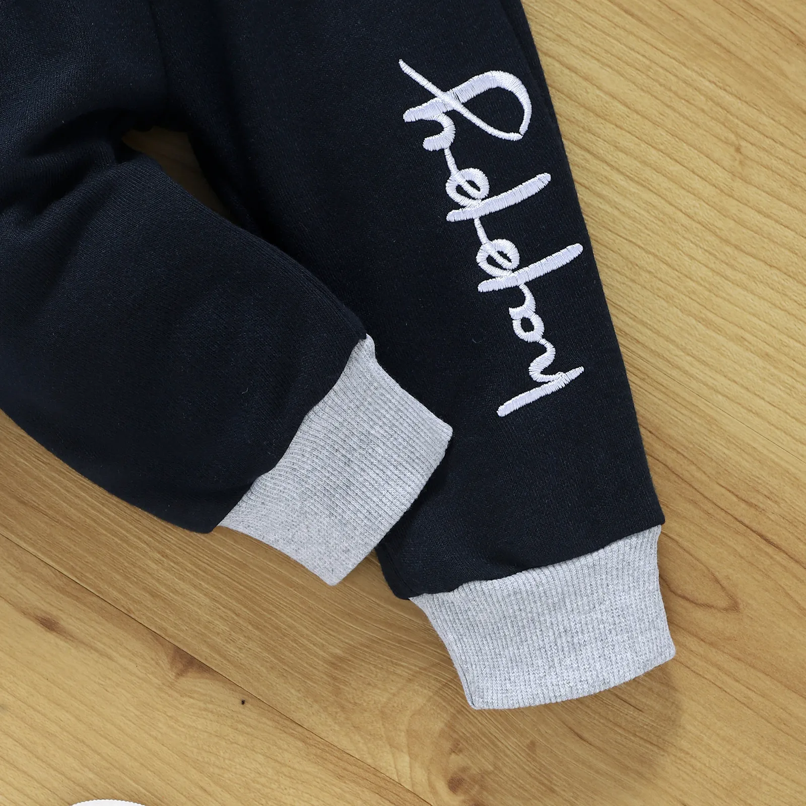 2pcs Baby Colorblock Long-sleeve Sweatshirt and Sweatpants Set  image 6