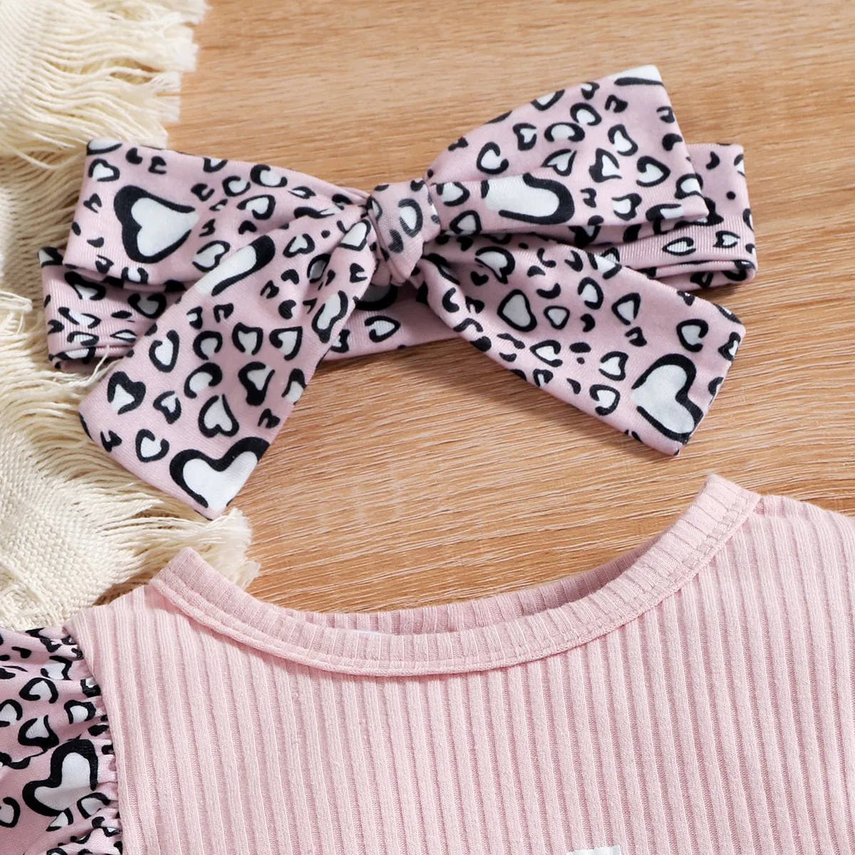 2pcs Baby Girl Letter Print Pink Ribbed Long-sleeve Splicing Leopard Ruffle Jumpsuit with Headband Set Pink image 4