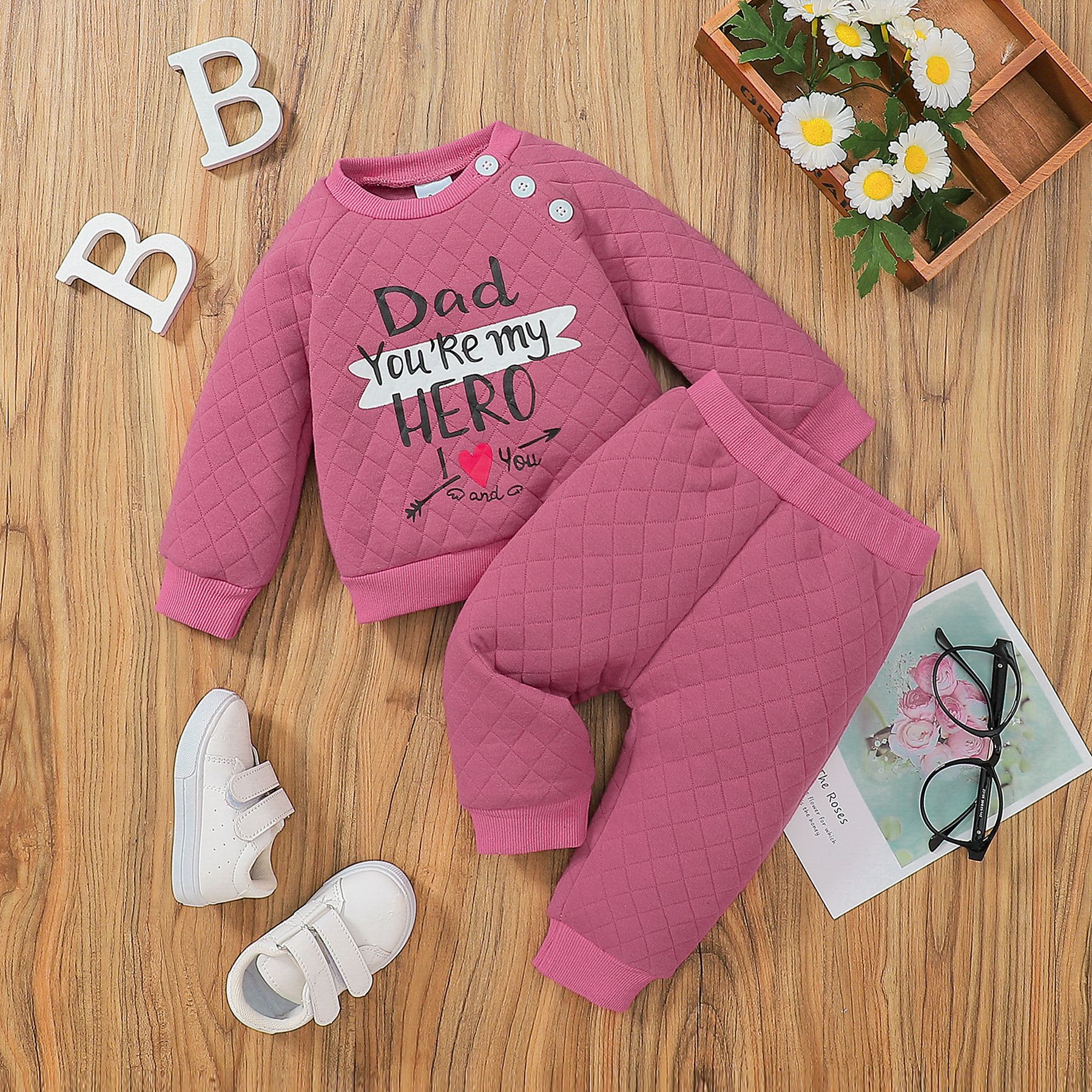 

2pcs Baby Boy/Girl Letter Print Long-sleeve Quilted Sweatshirt and Sweatpants Set