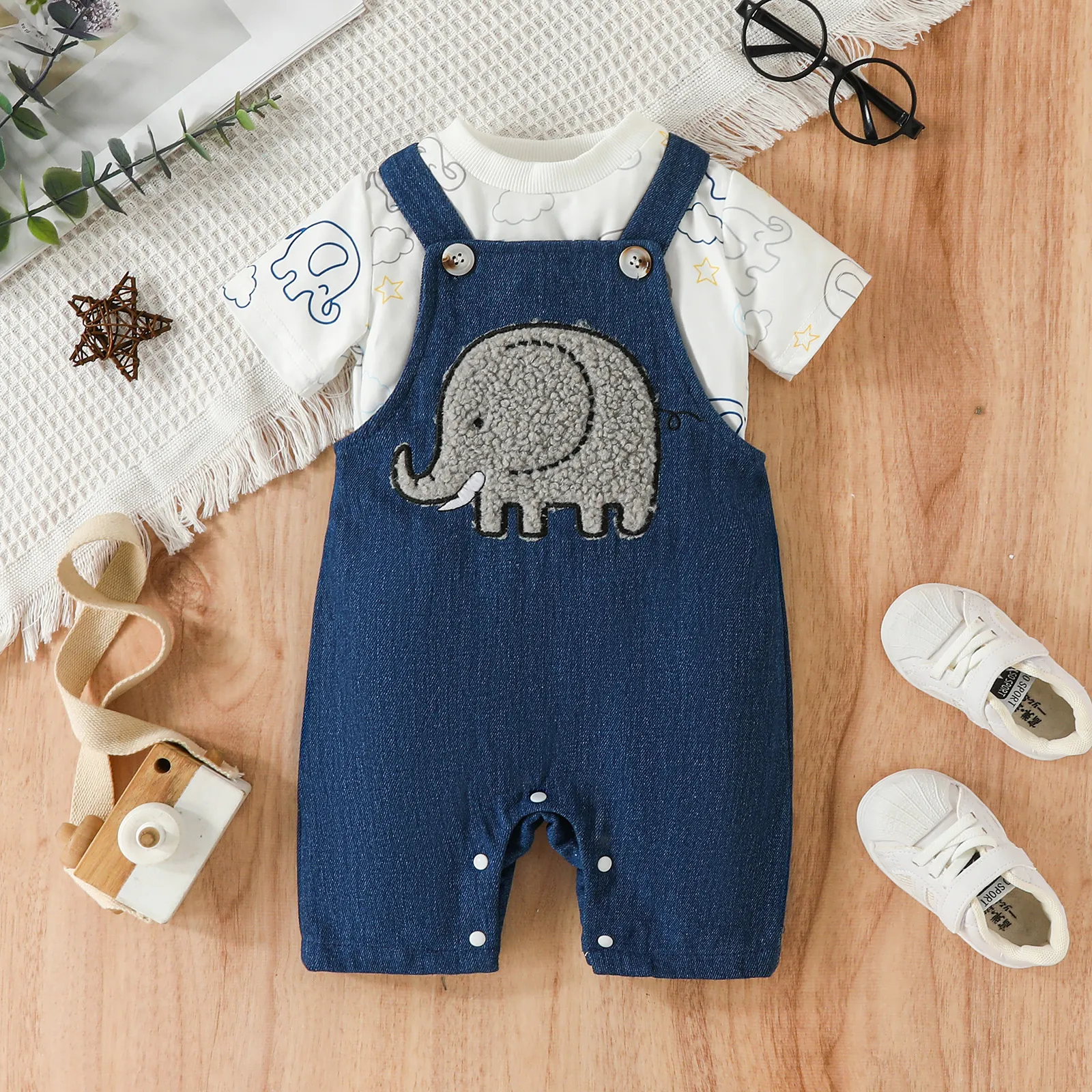 

2pcs Baby Boy Allover Elephants Print Short-sleeve Tee and 100% Cotton Elephant Embroidered Denim Overalls Set