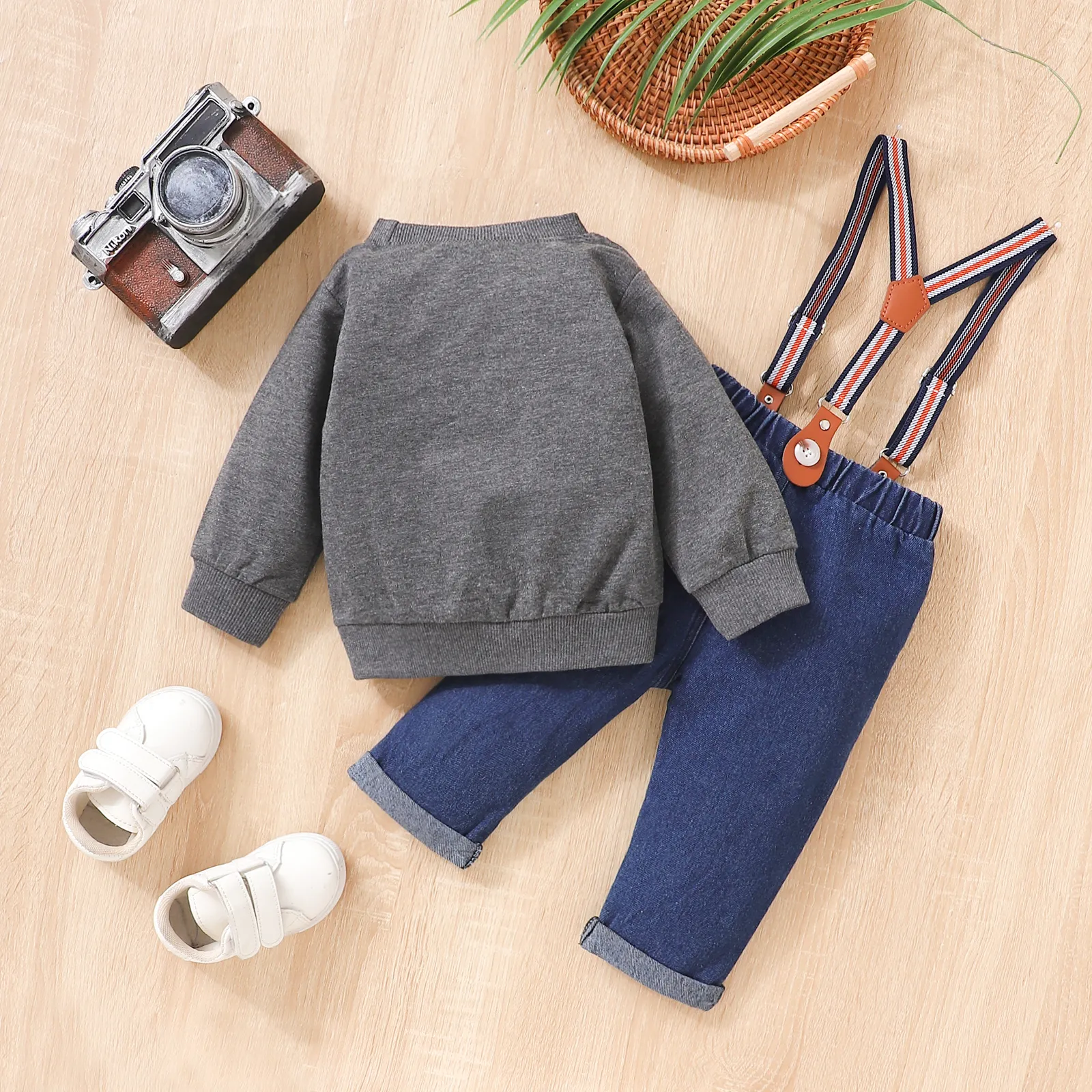 2pcs Baby Boy Letters Graphic Bow Decor Long-sleeve Top and 98% Cotton Ripped Denim Overalls Set  image 3
