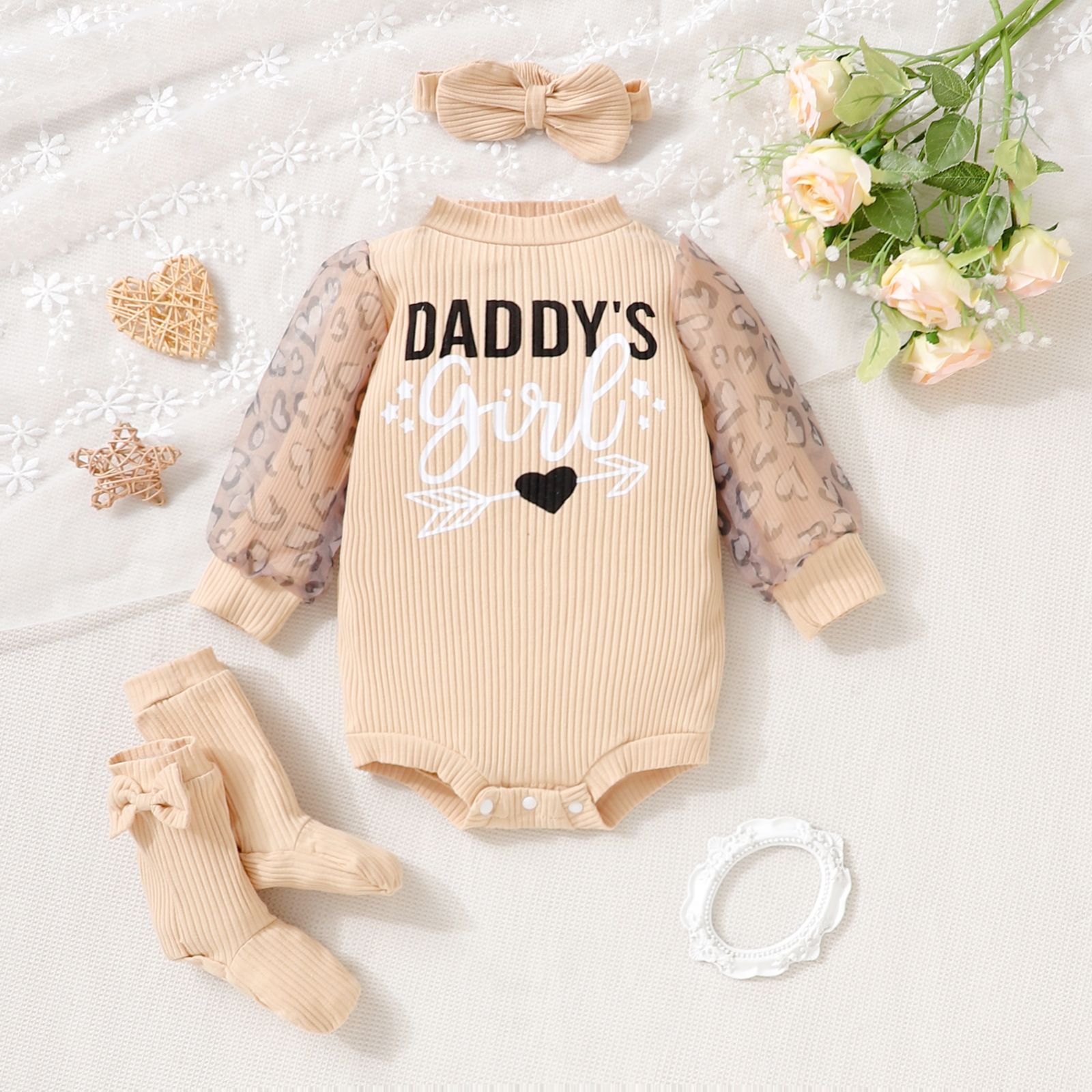 

3pcs Baby Girl 95% Cotton Ribbed Letters & Heart Graphic Long-sleeve Romper and Bow Decor Stockings & Headband Set