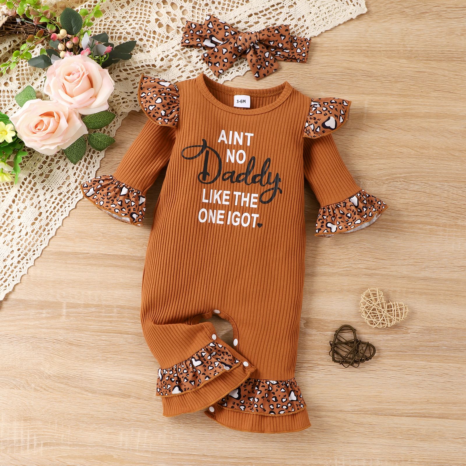 

2pcs Baby Girl Letter Print Pink Ribbed Long-sleeve Splicing Leopard Ruffle Jumpsuit with Headband Set
