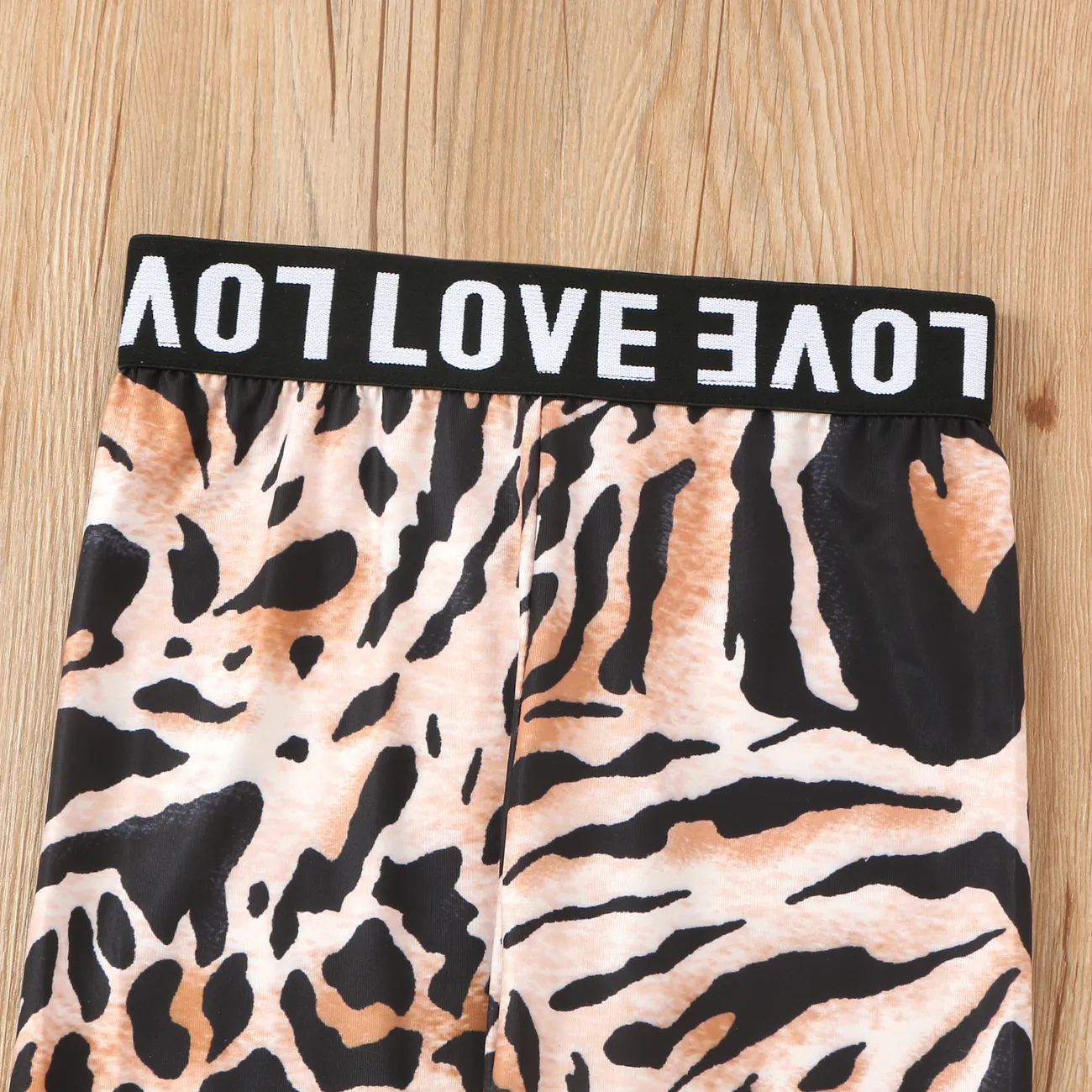 leggings com estampa de letras miúdas em preto / leopardo Multicolorido big image 1