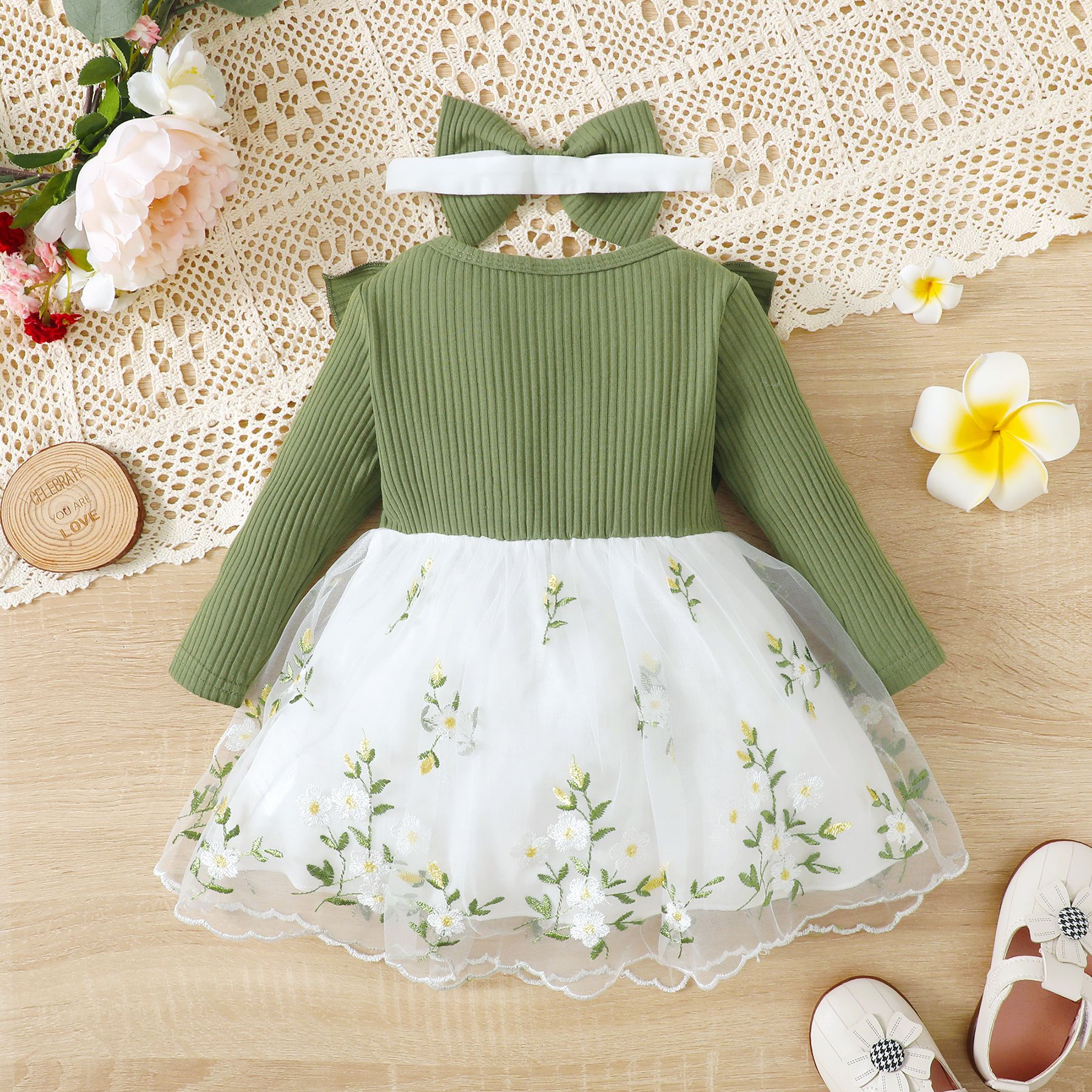

Girl's Sweet Embroidery Design Floral Mash Long Sleeve Dress