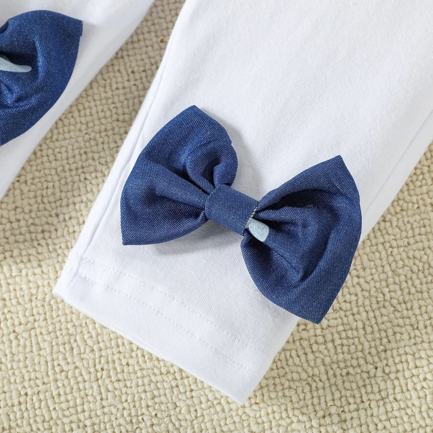 2pcs Baby Girl 95% Cotton Bowknot Decor Pants and Allover Love Heart Print Puff-sleeve Shirred Imitation Denim Top Set Blue image 6