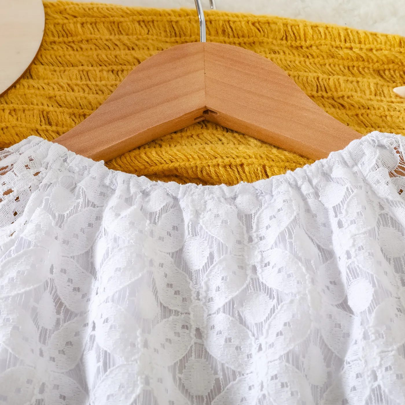 3pcs Baby Girl 100% Cotton Lace Off Shoulder Long-sleeve Crop Top and Floral Print Pants with Headband Set  image 4