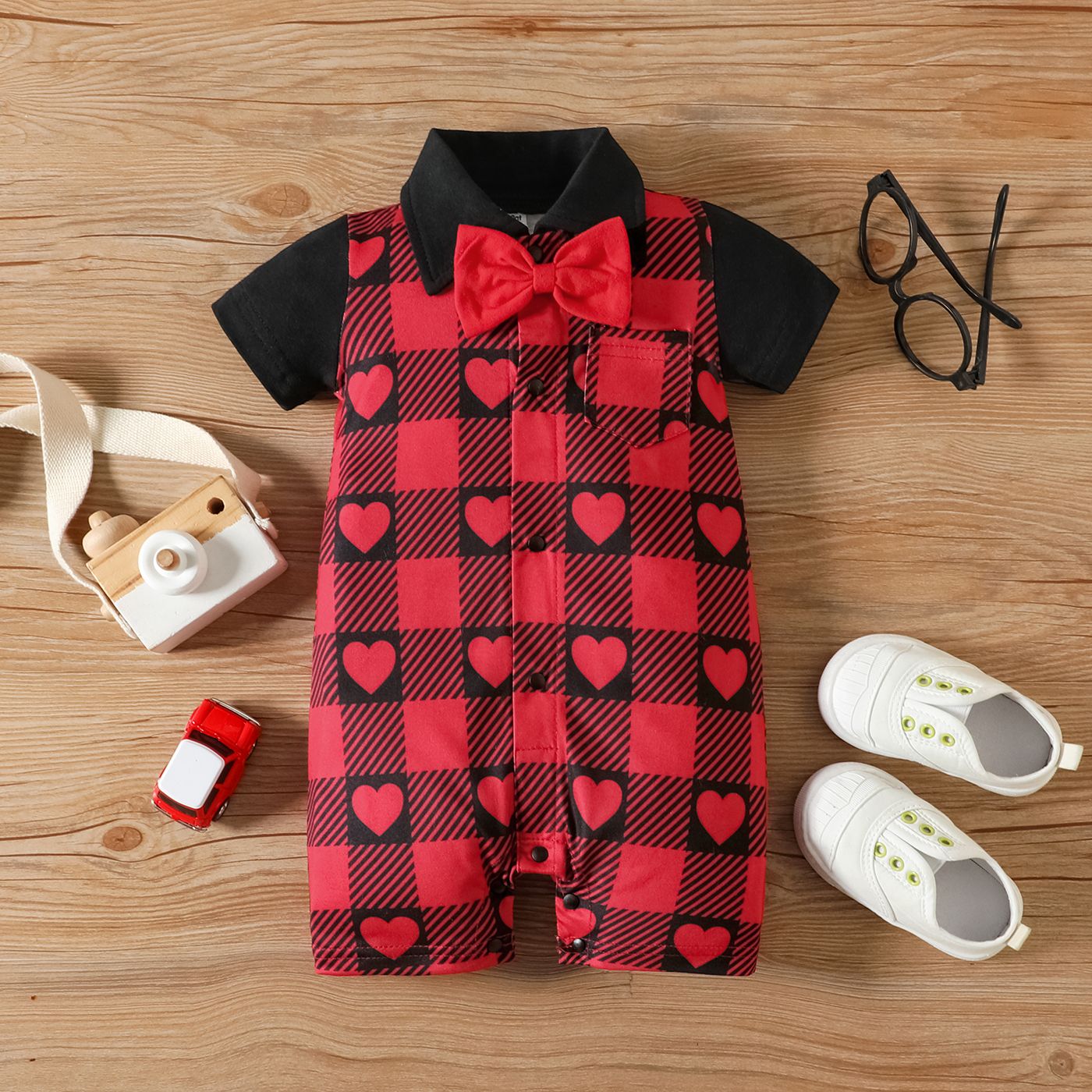 

Valentine's Day Baby Boy Contrast Polo Neck Short-sleeve Heart & Checkered Print Gentleman Bow Tie Romper