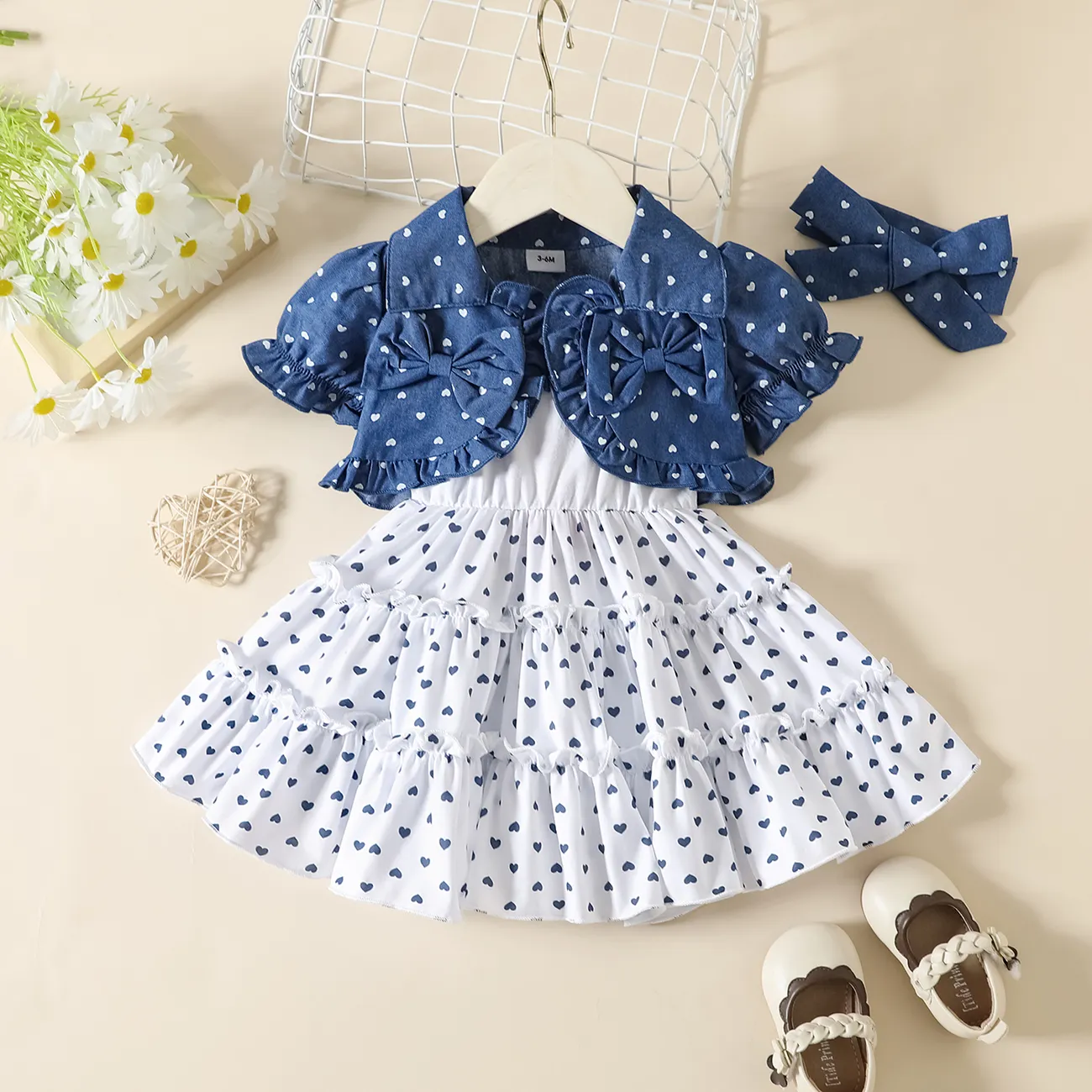 3pcs Baby Girl 100% Cotton Allover Heart Print Puff-sleeve Denim Crop Top and Cami Dress & Headband Set Blue big image 1