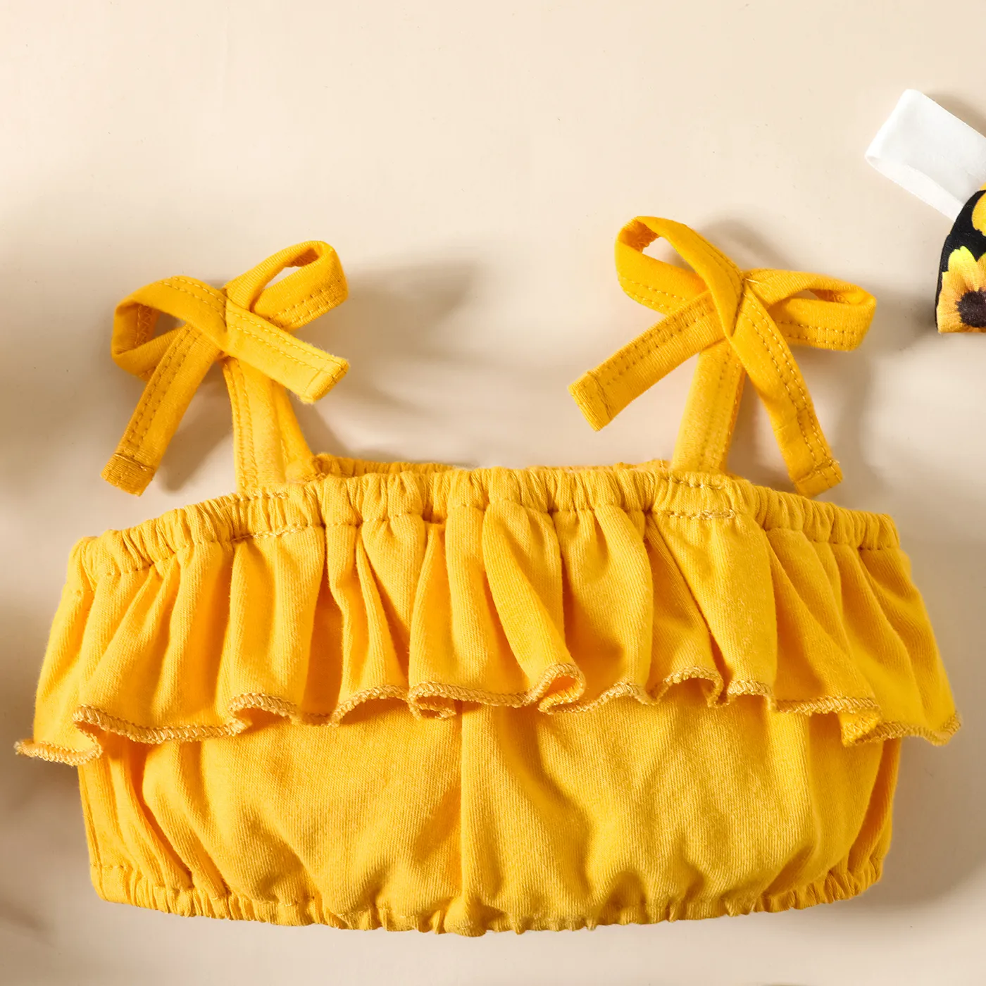 3pcs Baby Girl 95% Cotton Solid Ruffled Crop Cami Top and Allover Floral Print Shorts & Headband Set  image 4