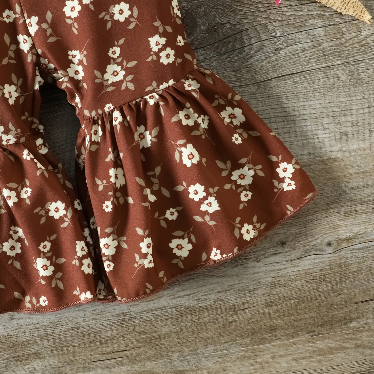3pcs Baby Girl Allover Floral Print Puff-sleeve Shirred Crop Top and Flared Pants & Headband Set Brown big image 1