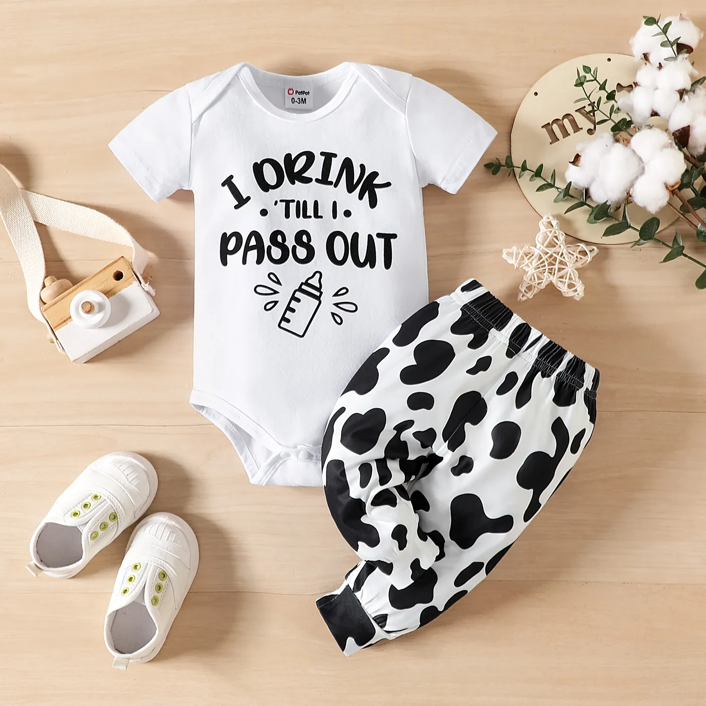 2pcs Baby Girl / Boy 95% Cotton Letter Print Short-sleeve Body And Cow Print Pants Set