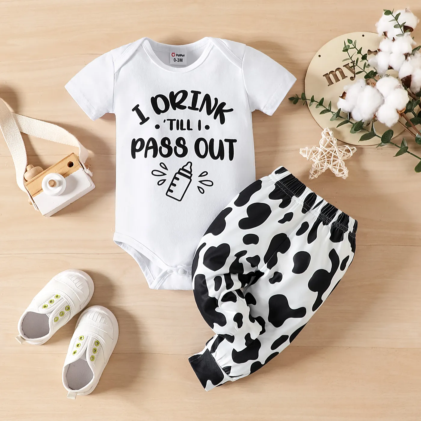 2pcs Baby Girl/Boy 95% Cotton Letter Print Short-sleeve Bodysuit and Cow Print Pants Set White big image 1