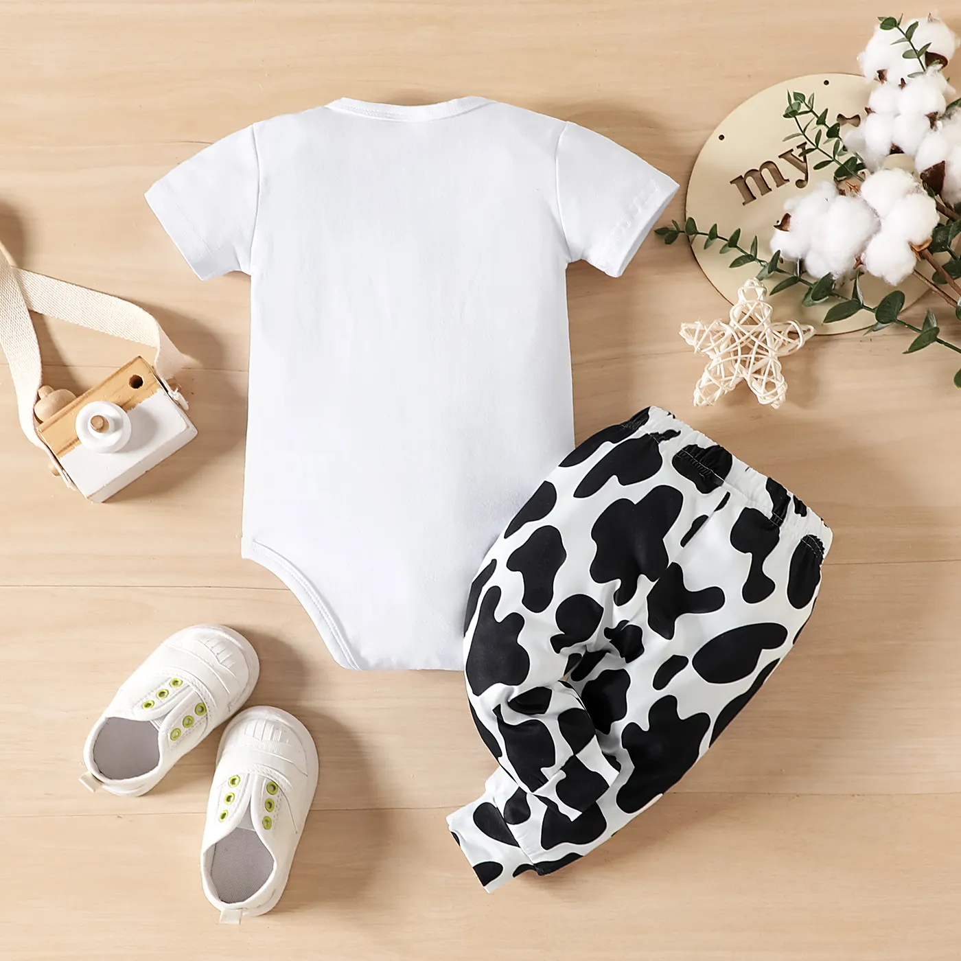 2pcs Baby Girl/Boy 95% Cotton Letter Print Short-sleeve Bodysuit and Cow Print Pants Set White image 2