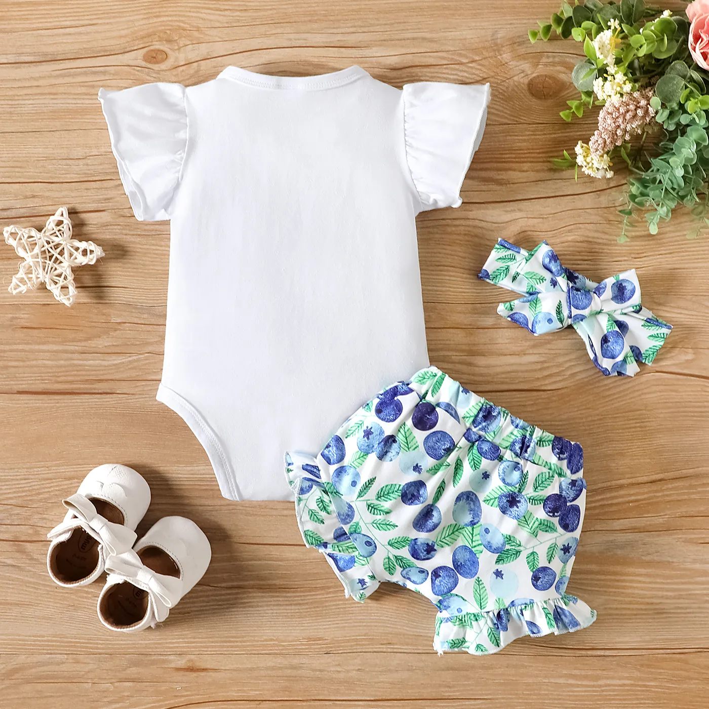 3pcs Baby Girl 95% Cotton Blueberry Print Short-sleeve Romper & Shorts & Bow Headband Set White image 2