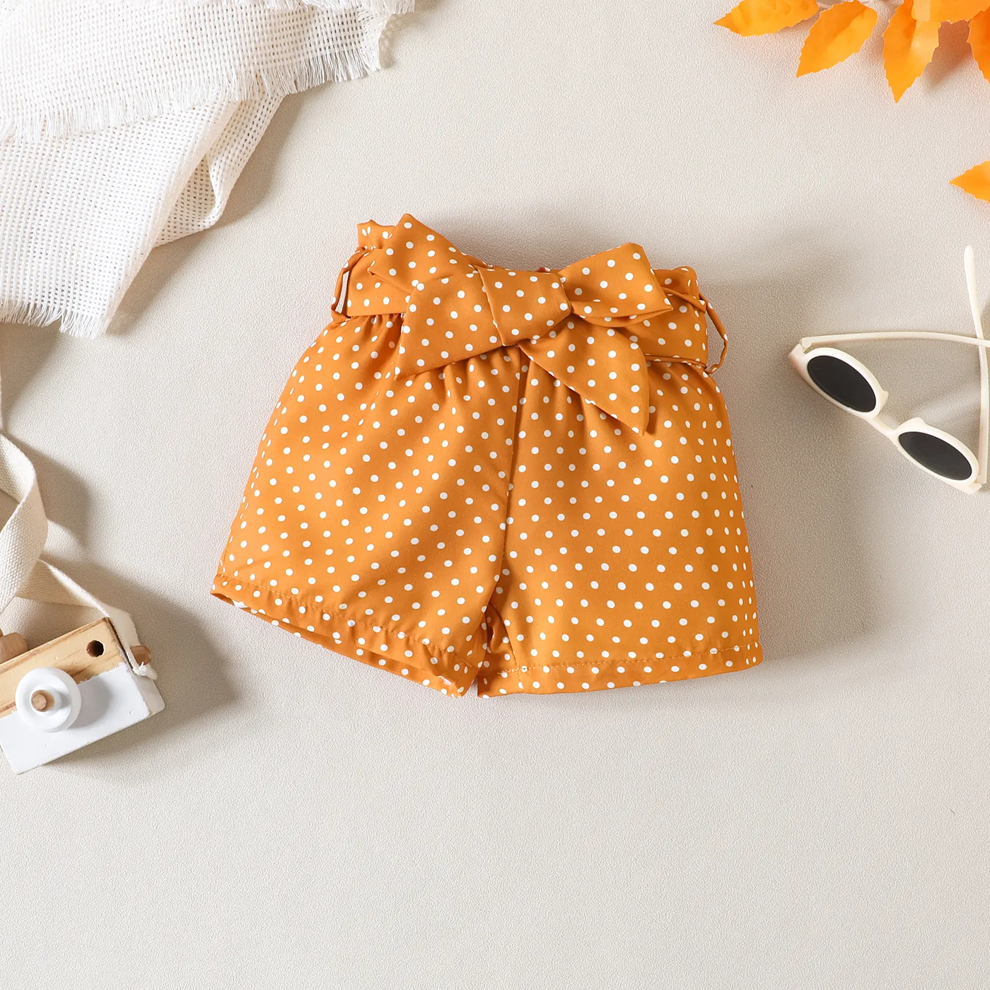 2pcs Baby Girl 95% Cotton One-Shoulder Ribbed Crop Camisole and Polka Dots Belted Shorts Set Apricot image 4
