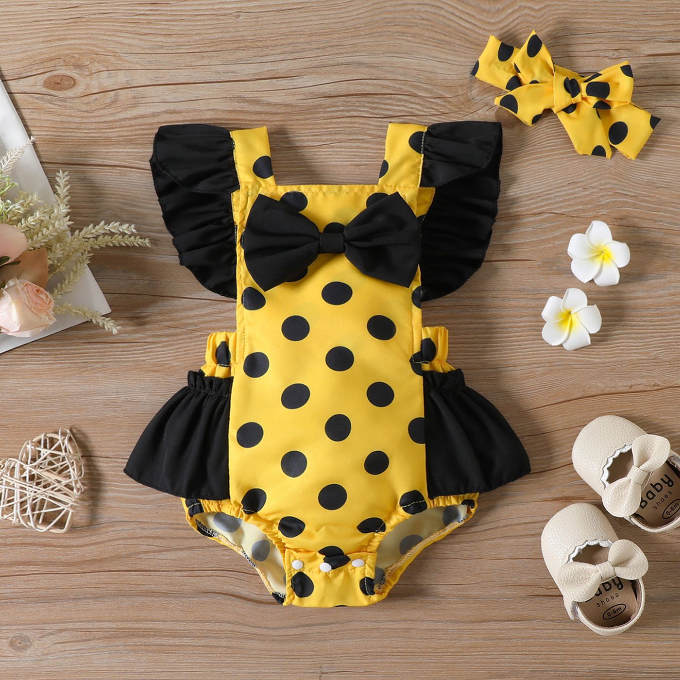 

2pcs Baby Girl Polka Dots Pattern Bow Decor Ruffled Bodysuit with Headband