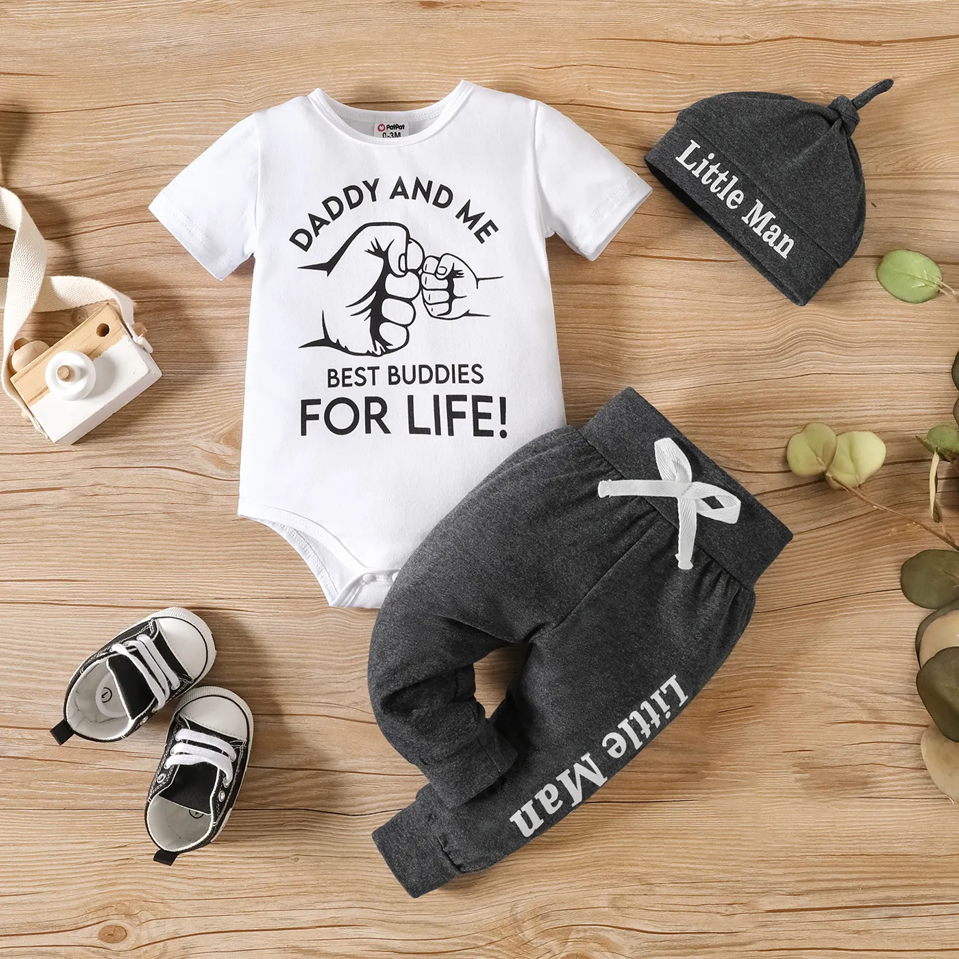 3pcs Baby Girl 95% Cotton Gesture Letter Print Short-sleeve Bodysuit & Pants & Beanie Hat Set