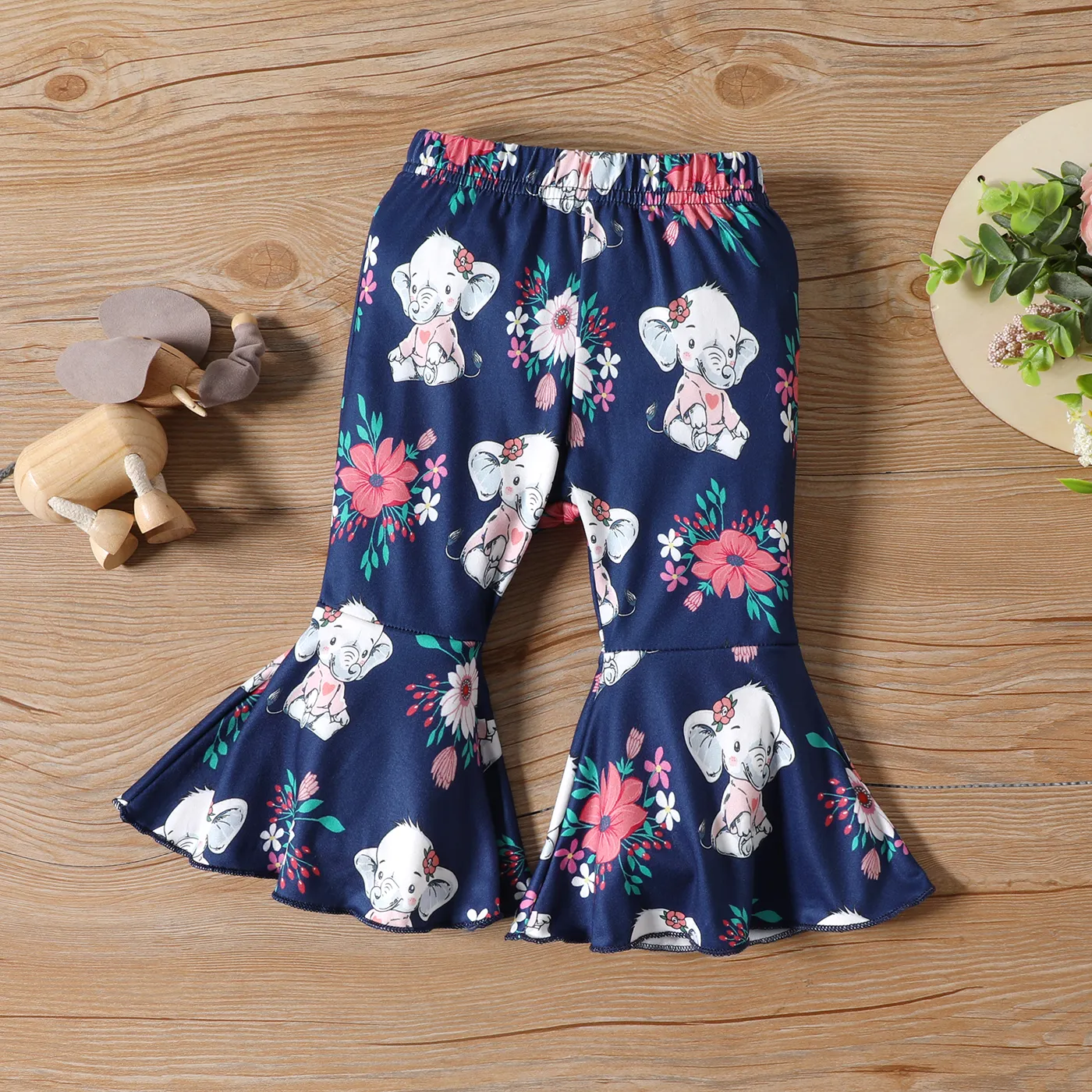 2pcs Baby Girl 95% Cotton Elephant Print Ruffle Long-sleeve Top and Allover Floral & Elephant Print Flared Pants Set Red image 4
