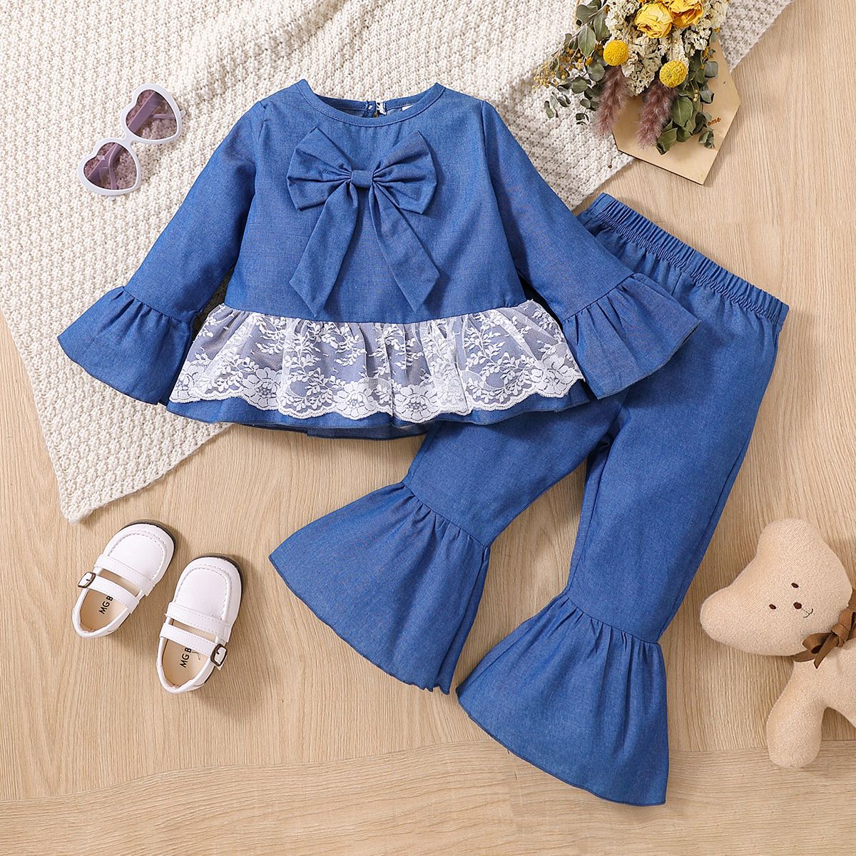 

2pcs Toddler Girl Sweet Lace Design Bowknot Denim Tee and Flared Pants Set