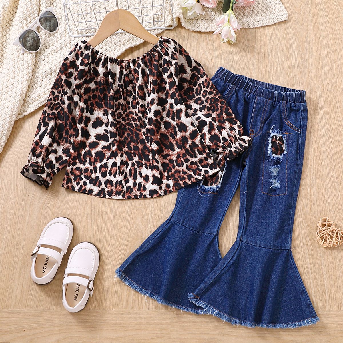 2pcs Toddler Girl Trendy Ripped Denim Cotton Flared Jeans and Leopard Print Tee Set