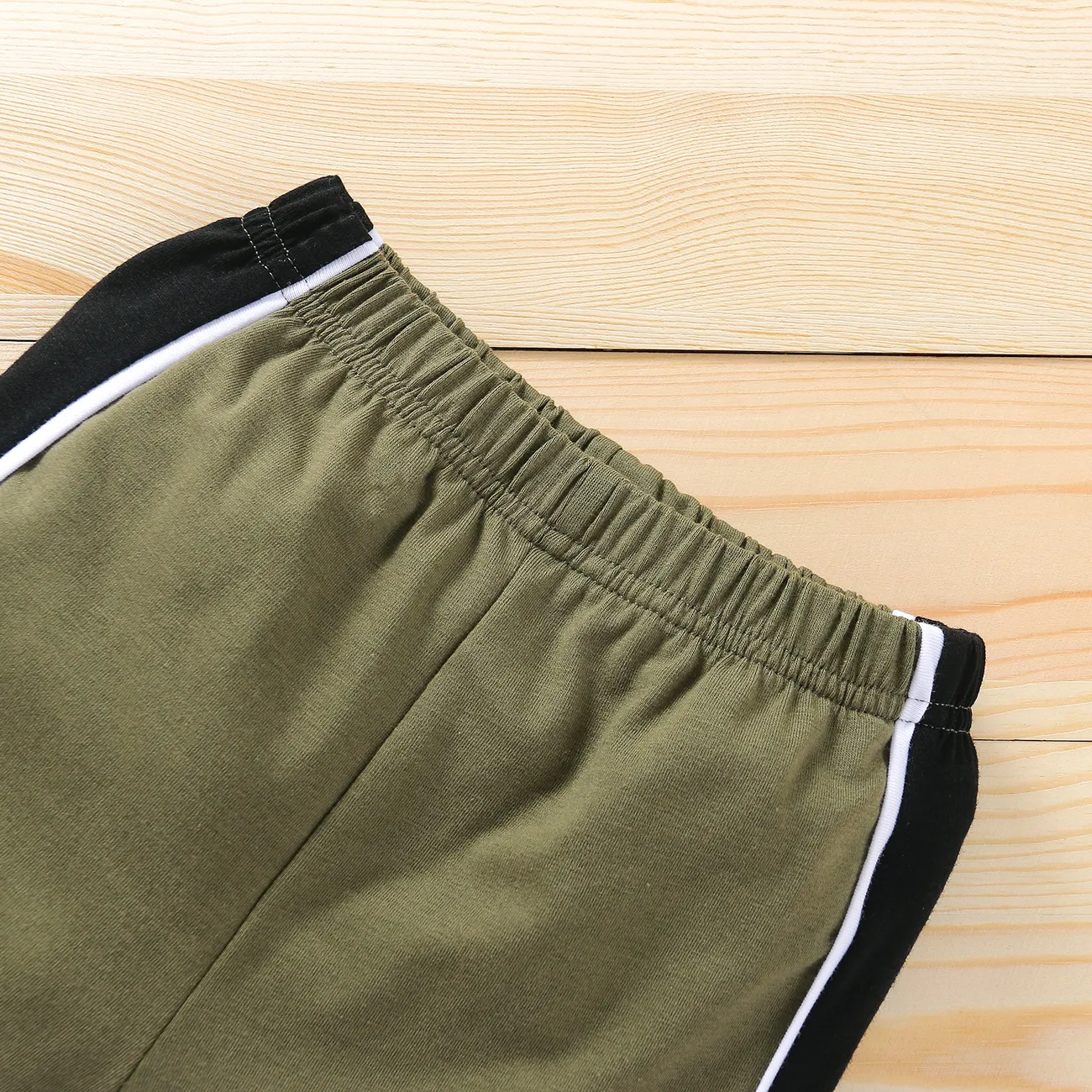 2pcs Toddler Boy Casual Colorblock Pocket Design Tee & Shorts Set Dark Green big image 1
