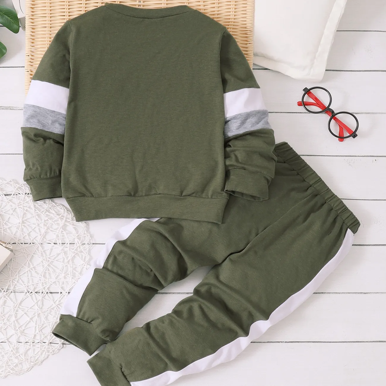 2pcs Toddler Boy Casual Colorblock Army Green Sweatshirt and Pants Set Army green big image 1