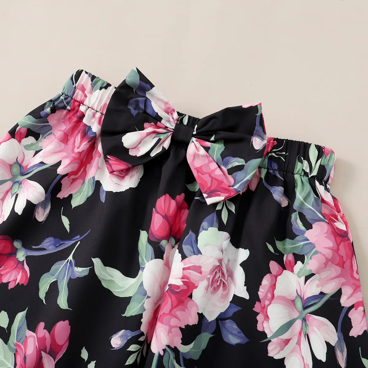 2-piece Kid Girl Lace Design Long-sleeve Tee and Bowknot Design Floral Print Skirt Set Black image 4