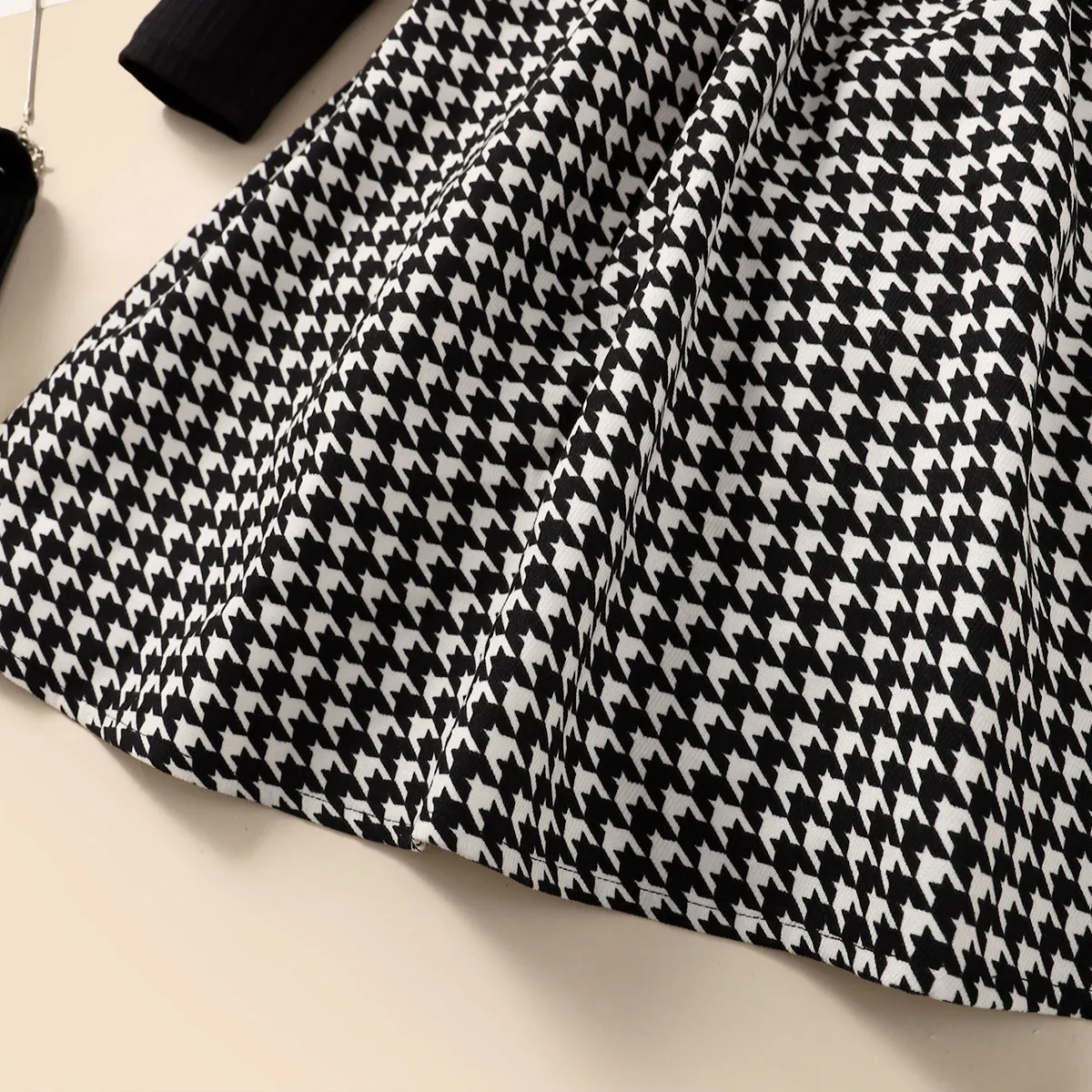 2pcs Kid Girl Mock Neck Long-sleeve Tee and Houndstooth Overall Dress Set  image 4