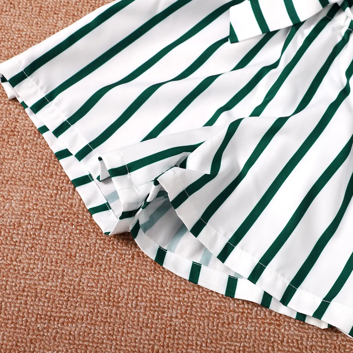 2 Stück Kinder Sets Mädchen Streifen Schulterfrei Kurzärmeliger Shorts-Anzug grün big image 1