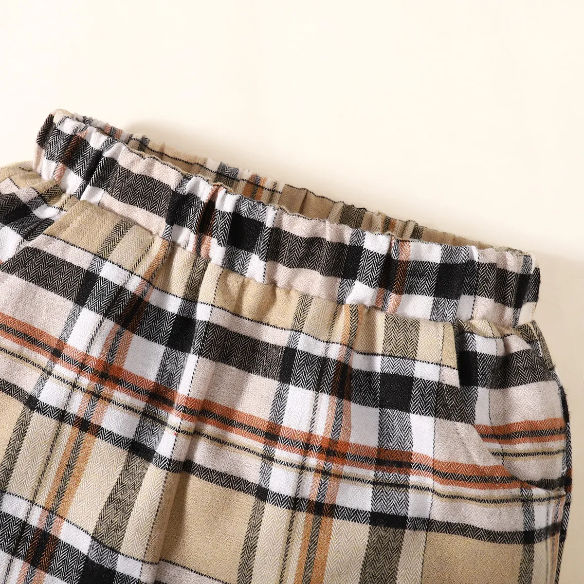 2pcs Kid Boy Plaid Patch Pocket Short-sleeve Tee and Shorts Set Black image 3