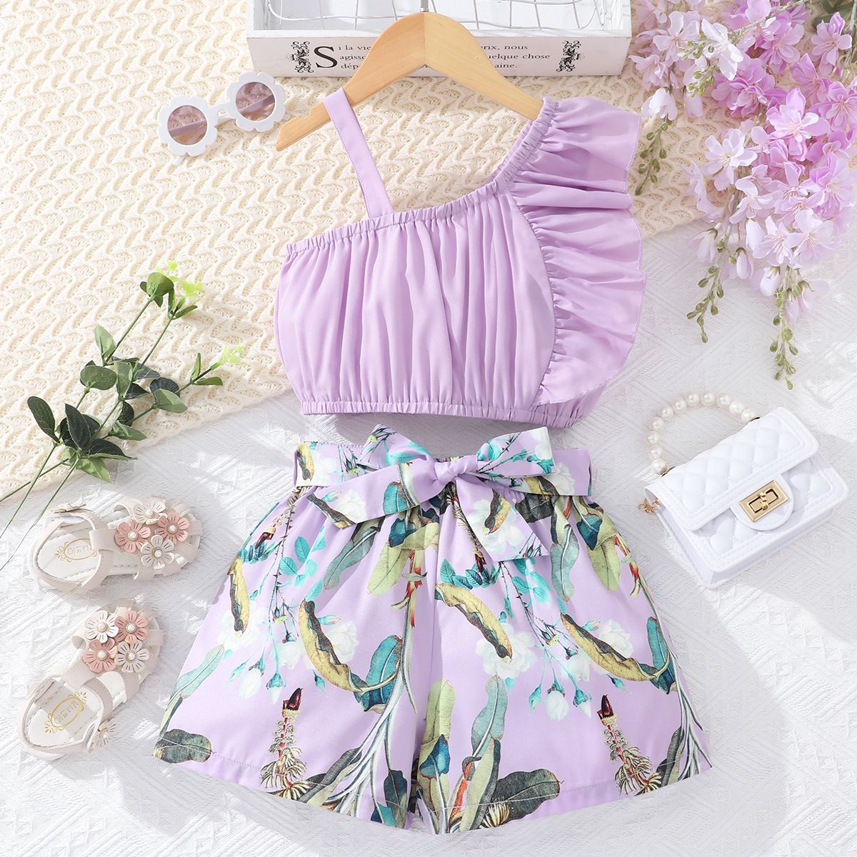 

2pcs Kid Girl Ruffle Trim One-Shoulder Camisole and Floral Print Belted Shorts Set