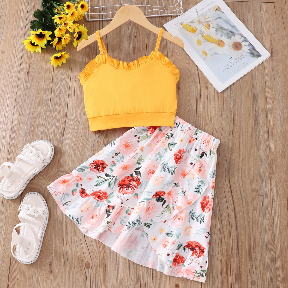2pcs Kid Girl Solid Ruffle Trim Camisole Et Floral Print Ruffled Skirt Set
