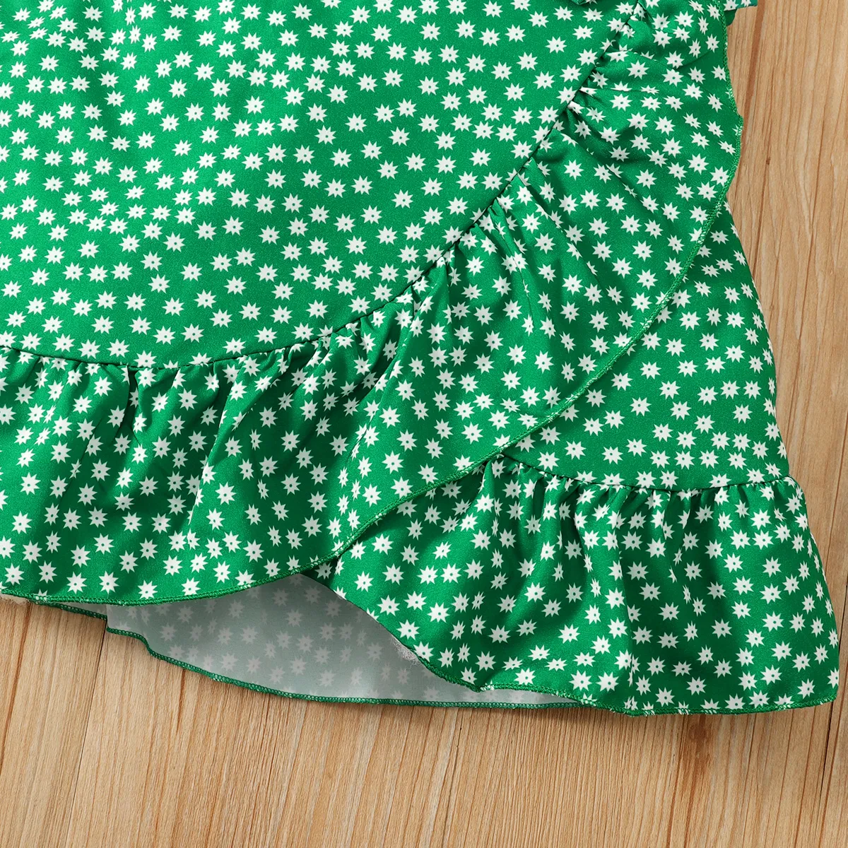 2pcs Kid Girl Figure Print Short-sleeve Top and Polka Dots Ruffled Tie Side Wrap Skirt Set Green big image 1