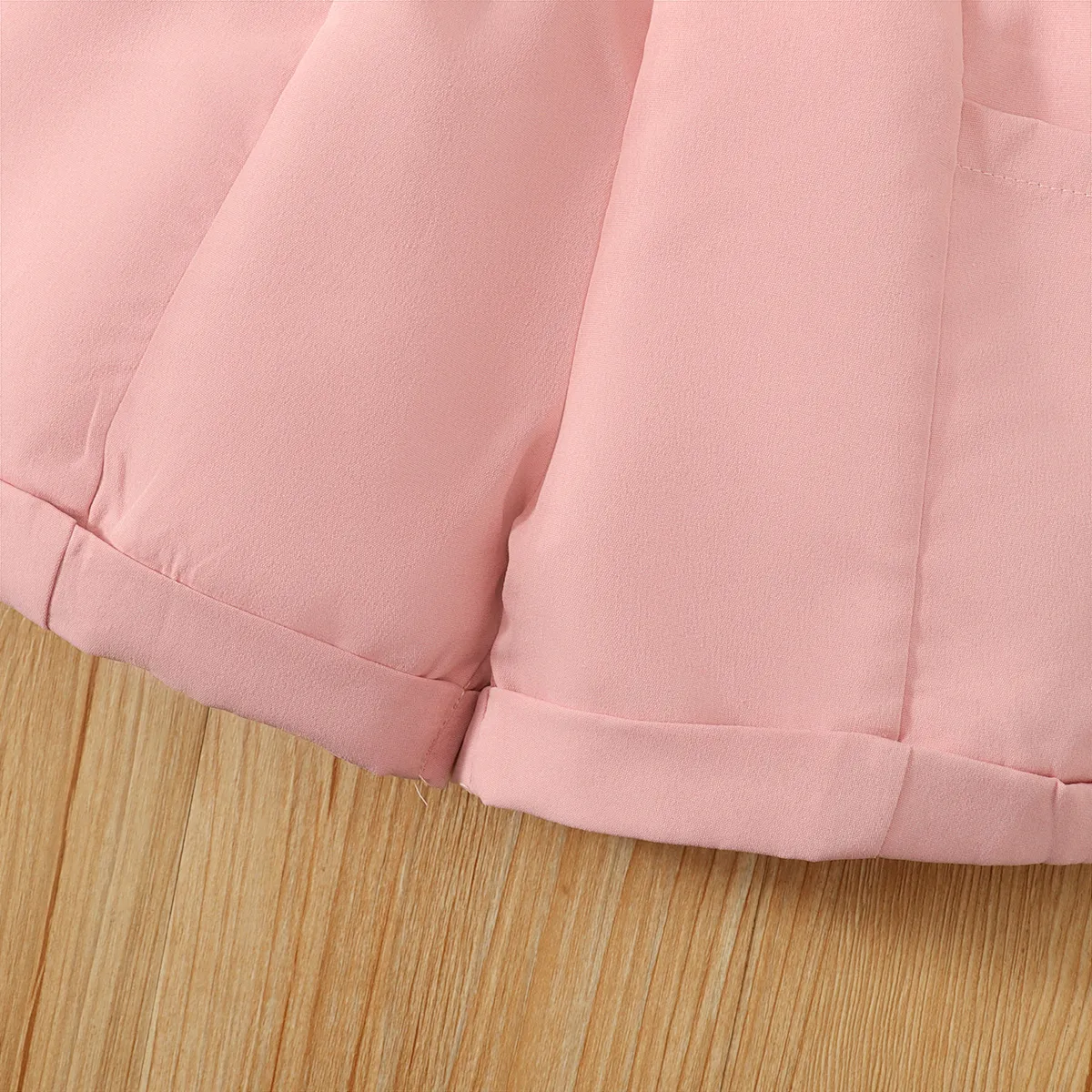 2pcs Kid Girl Solid Halter Top and Coin Purse Decor Belted Shorts Set  image 4