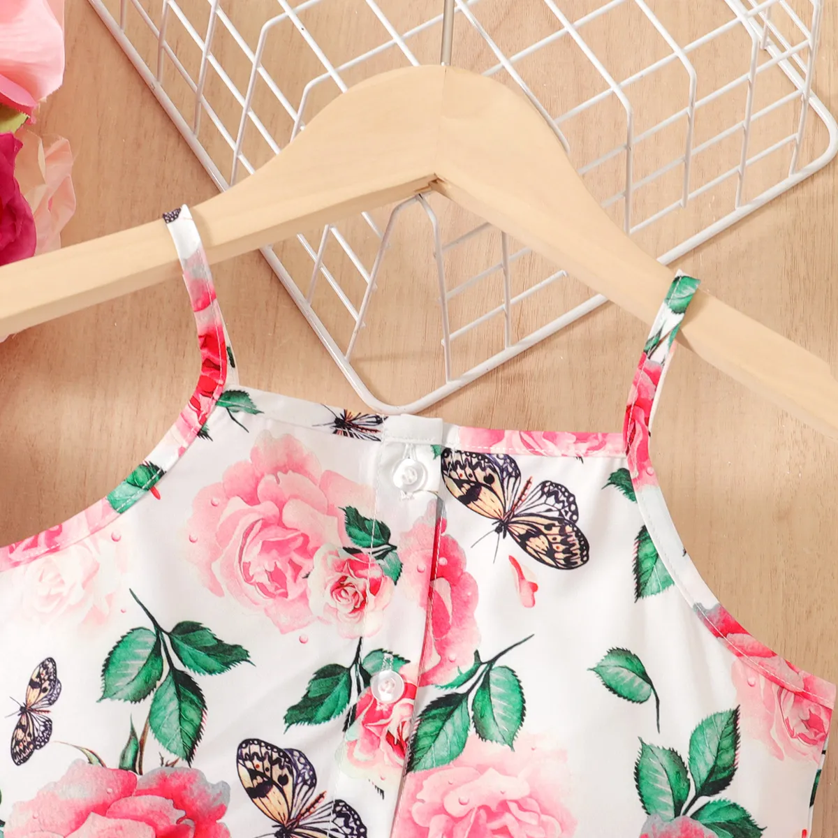 2pcs Kid Girl Floral & Butterfly Print Ruffle Hem Cami Top and Belted Shorts Set  image 2