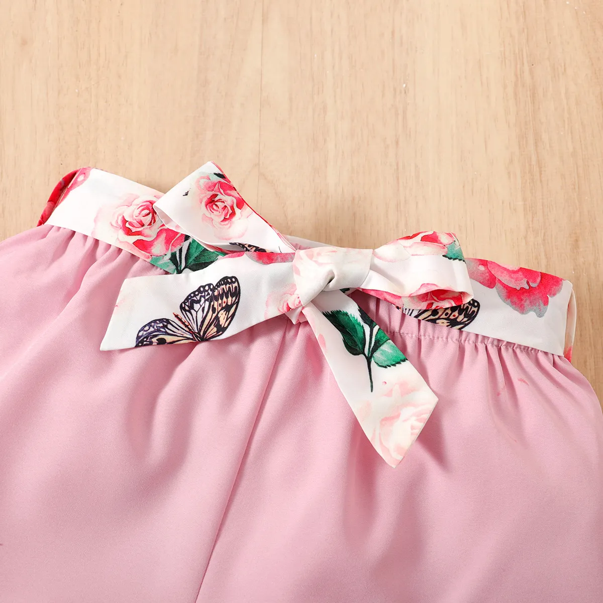 2pcs Kid Girl Floral & Butterfly Print Ruffle Hem Cami Top and Belted Shorts Set  image 3