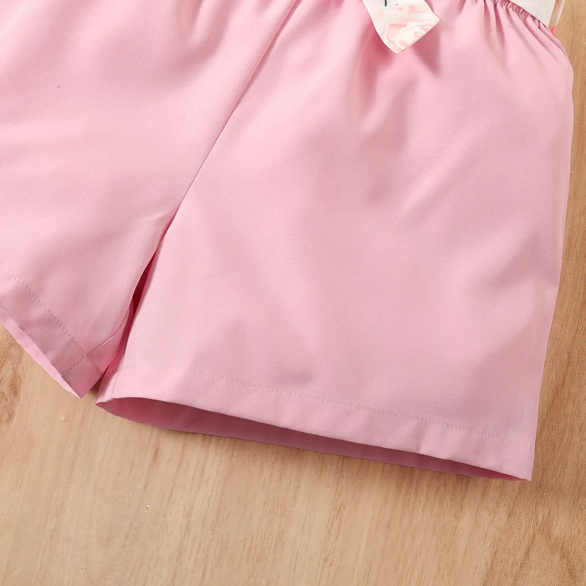 2pcs Kid Girl Floral & Butterfly Print Ruffle Hem Cami Top and Belted Shorts Set  image 4
