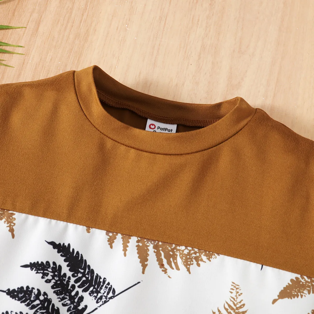 2pcs Kid Boy Tropical Plant Print Short-sleeve Tee and Shorts Set Brown image 2