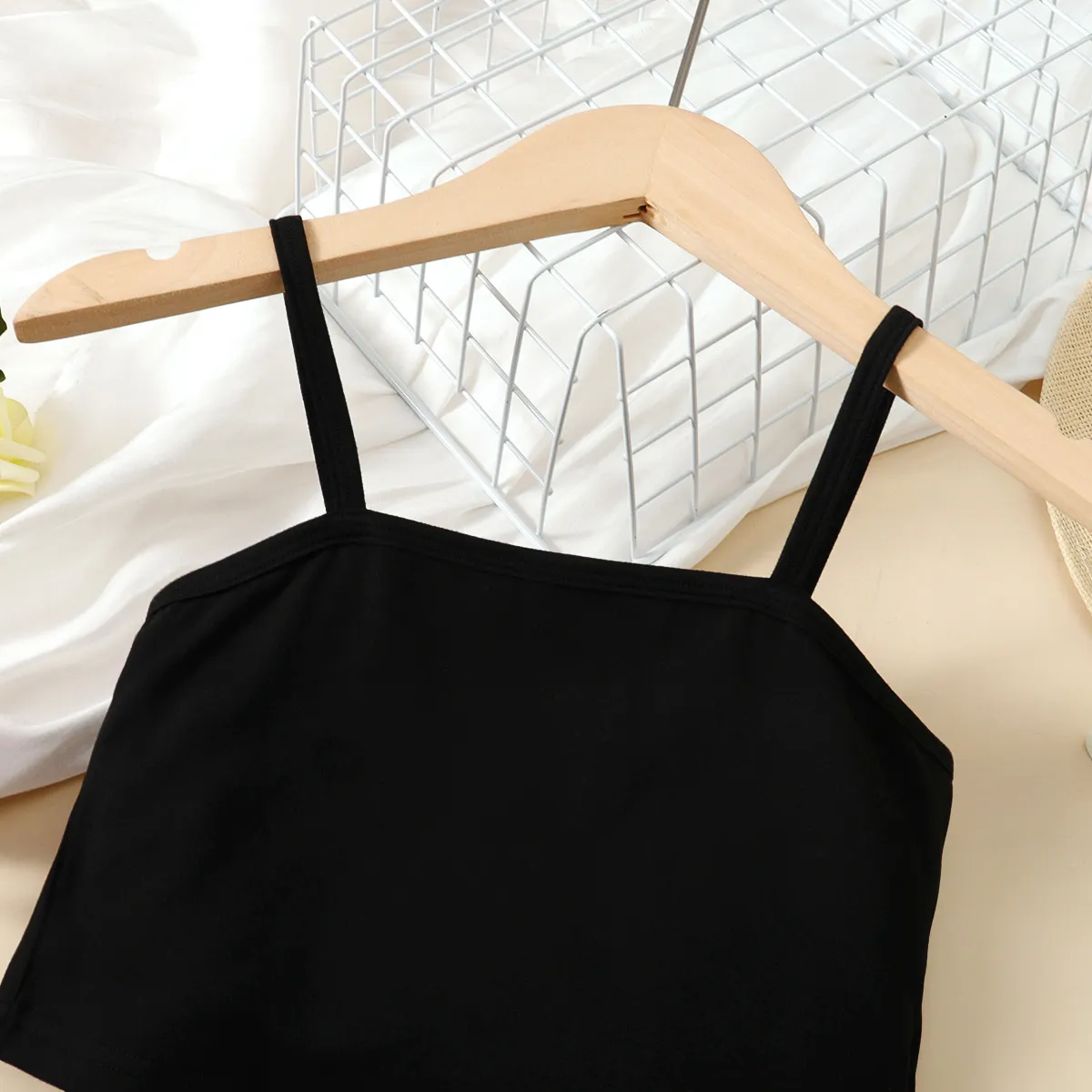 2pcs Kid Girl Solid Cami Top and Flower Print Shorts Set Black image 3